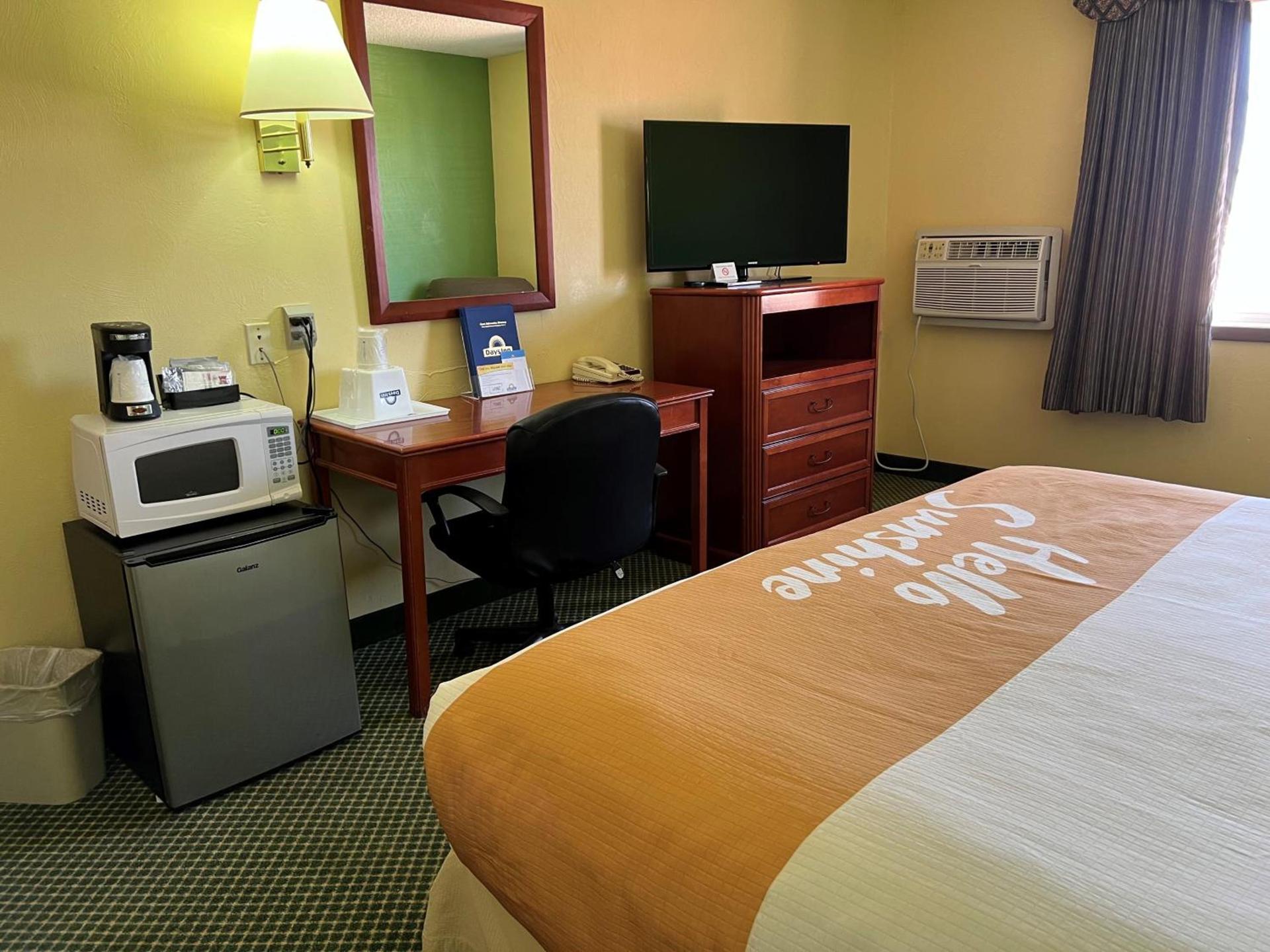 Days Inn by Wyndham Great Bend photo 7