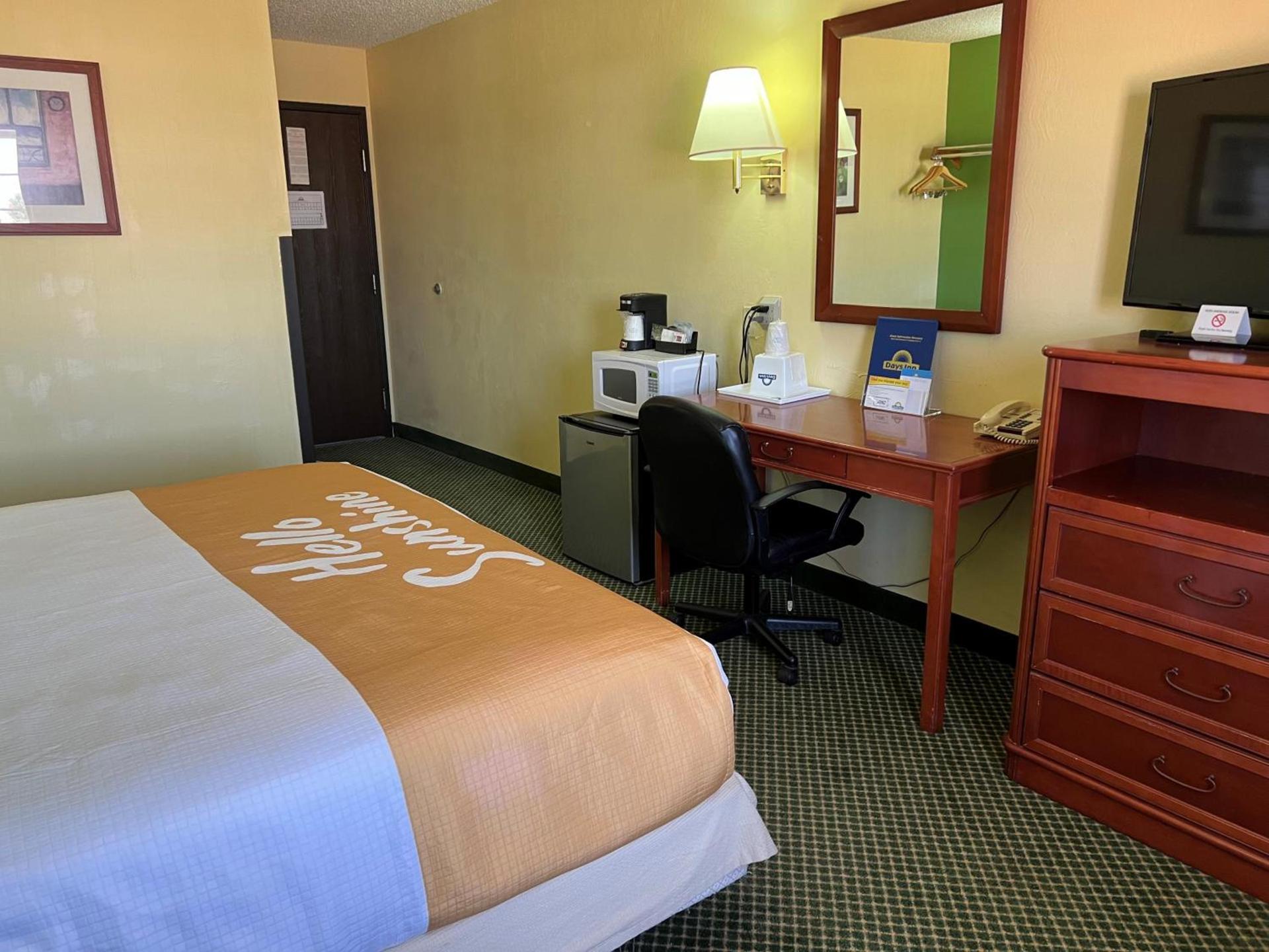 Days Inn by Wyndham Great Bend photo 5