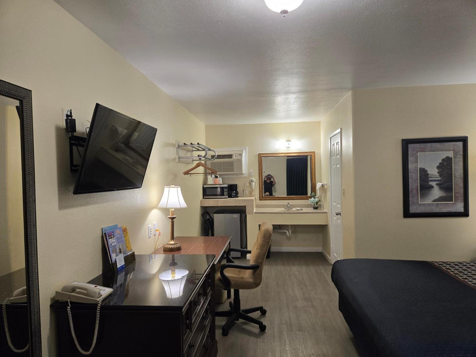 Rodeway Inn & Suites Blythe I-10 photo 31