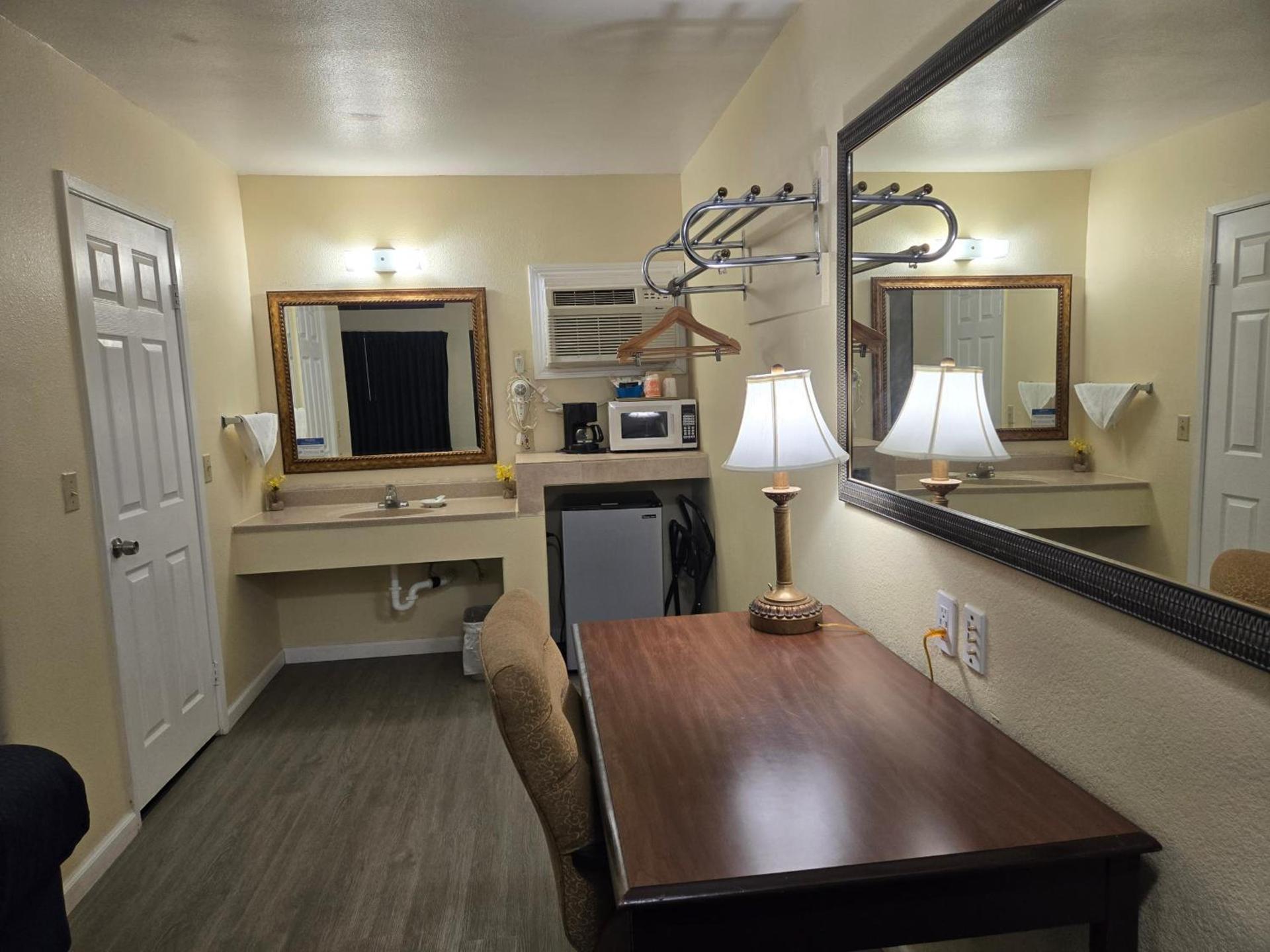 Rodeway Inn & Suites Blythe I-10 photo 34