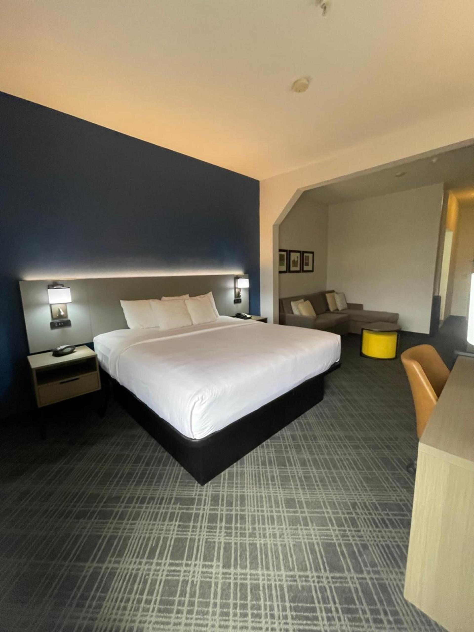 Comfort Suites Crossville photo 32