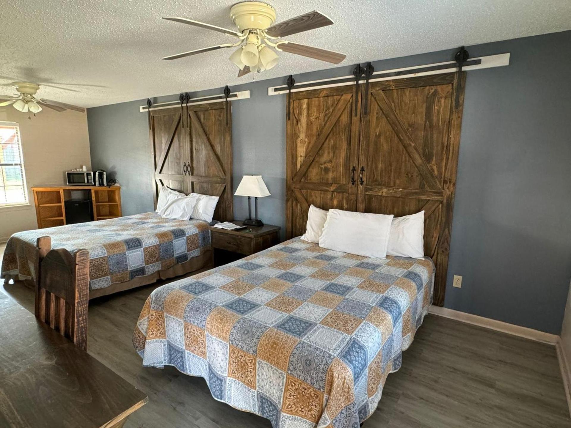 Four Horsemen Motel photo 2