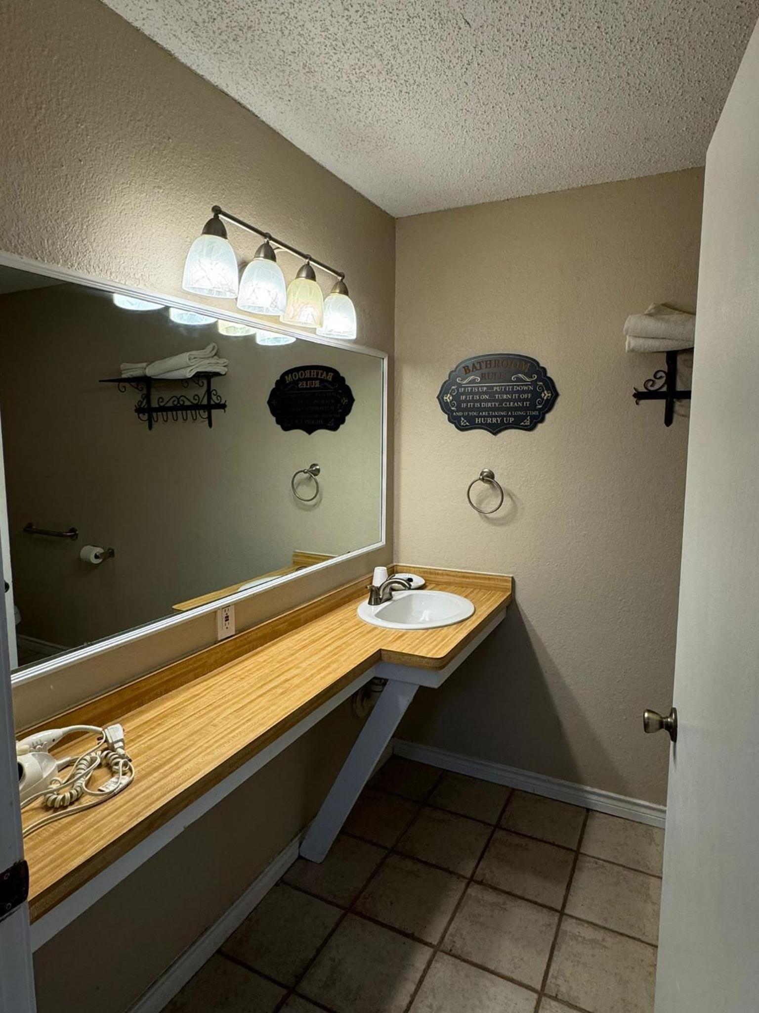 Four Horsemen Motel photo 5