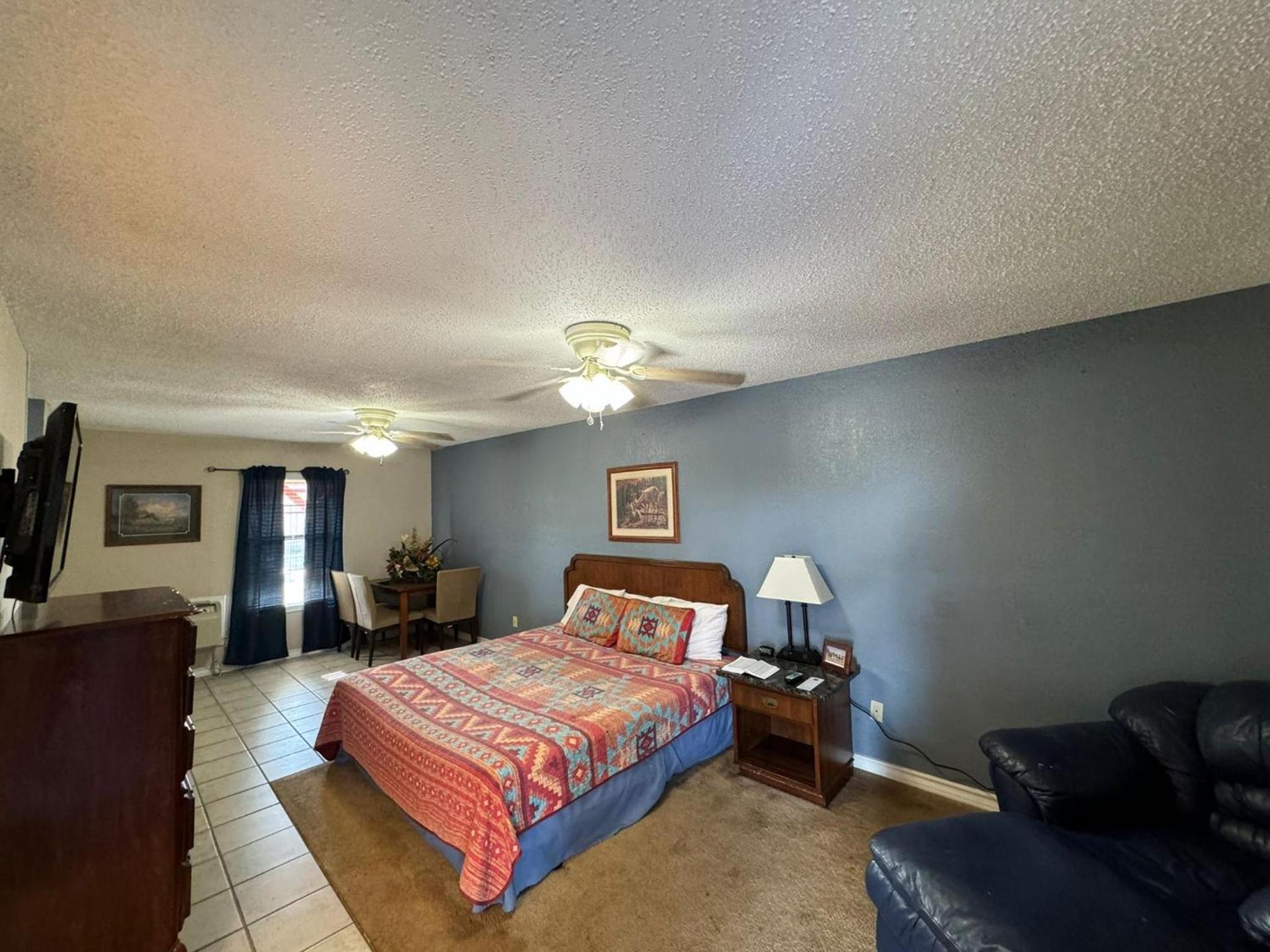 Four Horsemen Motel photo 8