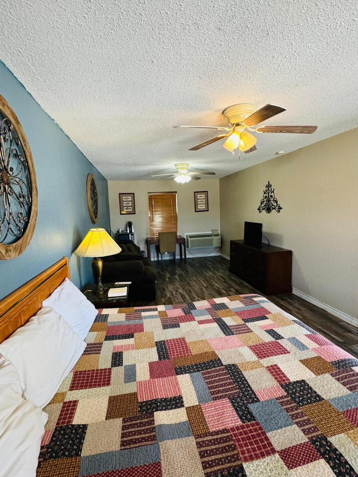 Four Horsemen Motel photo 15