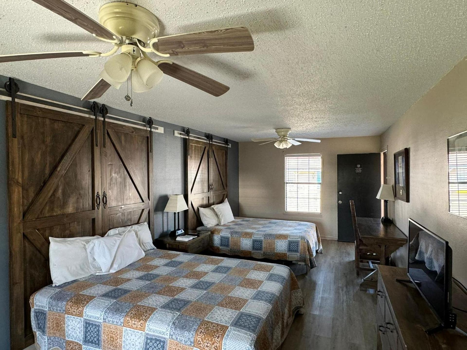 Four Horsemen Motel photo 9