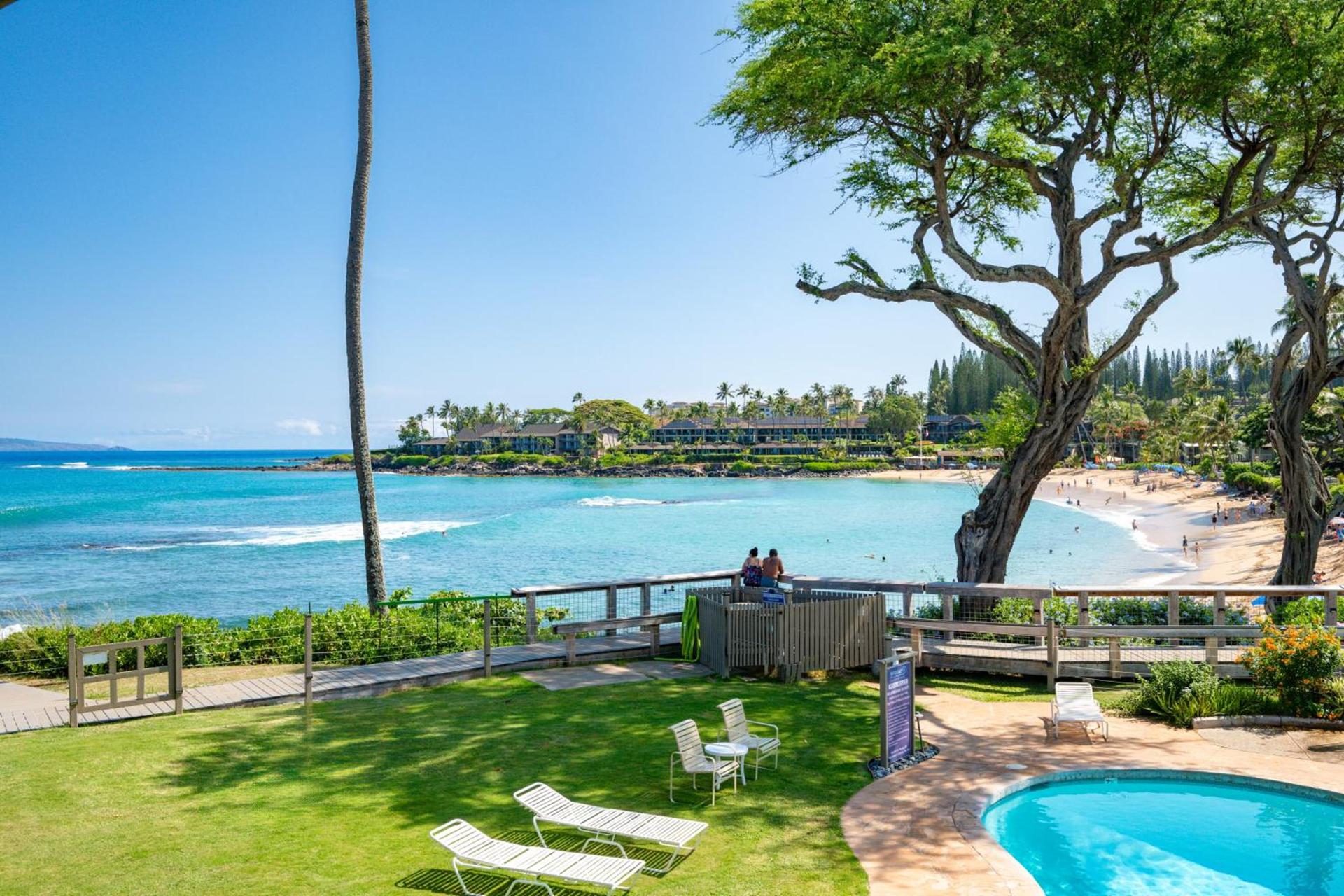 Nāpili Surf Beach Resort by Castle photo 2