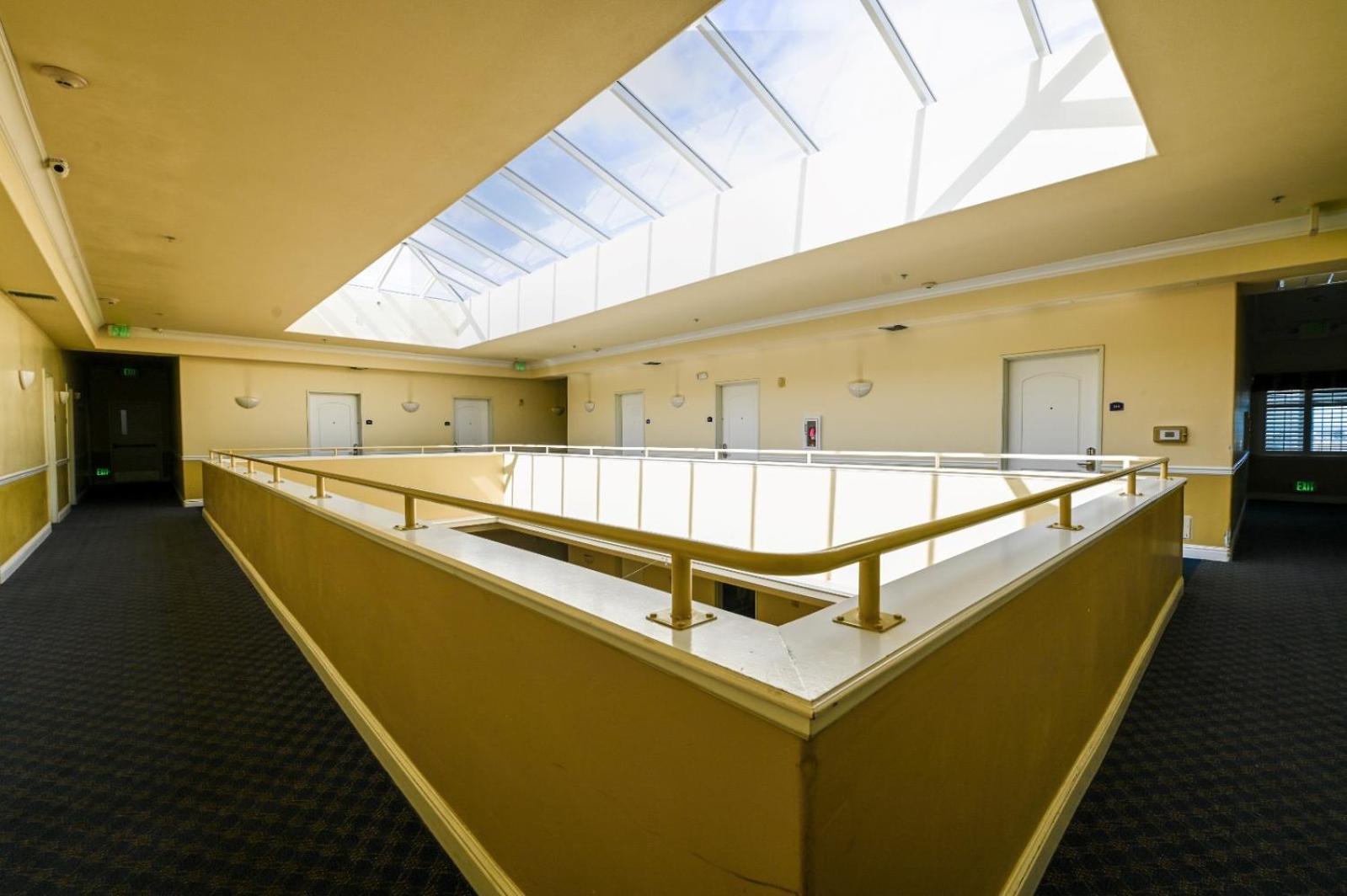 Gateway Inn and Suites San Francisco SFO Airport photo 7