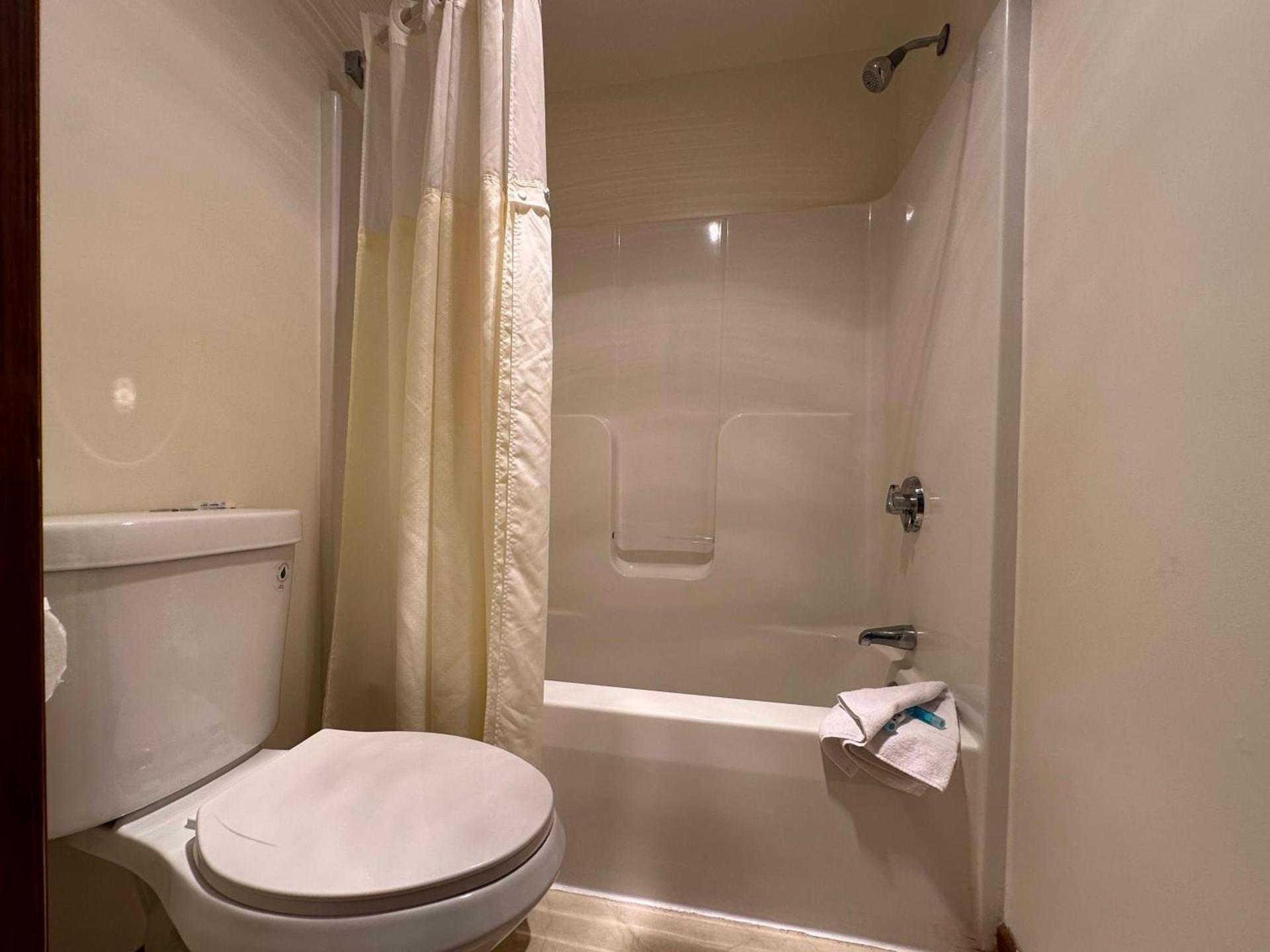 USA Inn photo 11