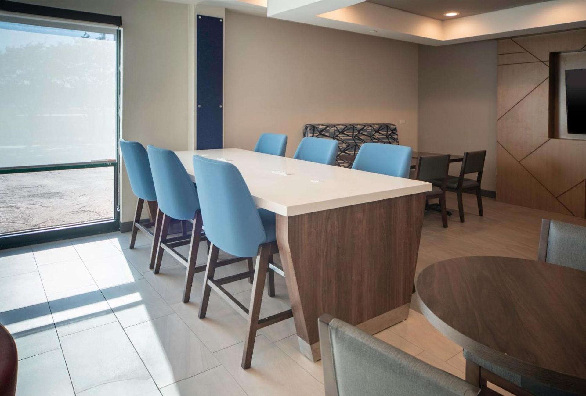 Holiday Inn Express Suites Little Rock West by IHG photo 25