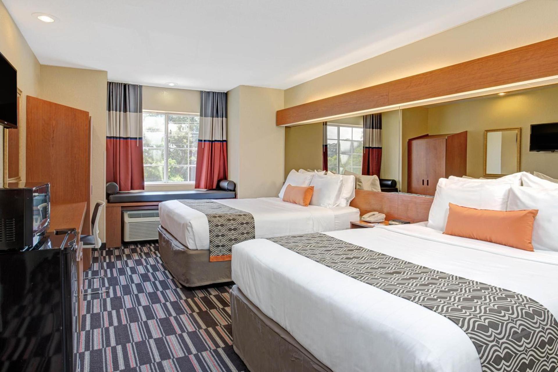 Microtel Inn & Suites by Wyndham Bushnell photo 11