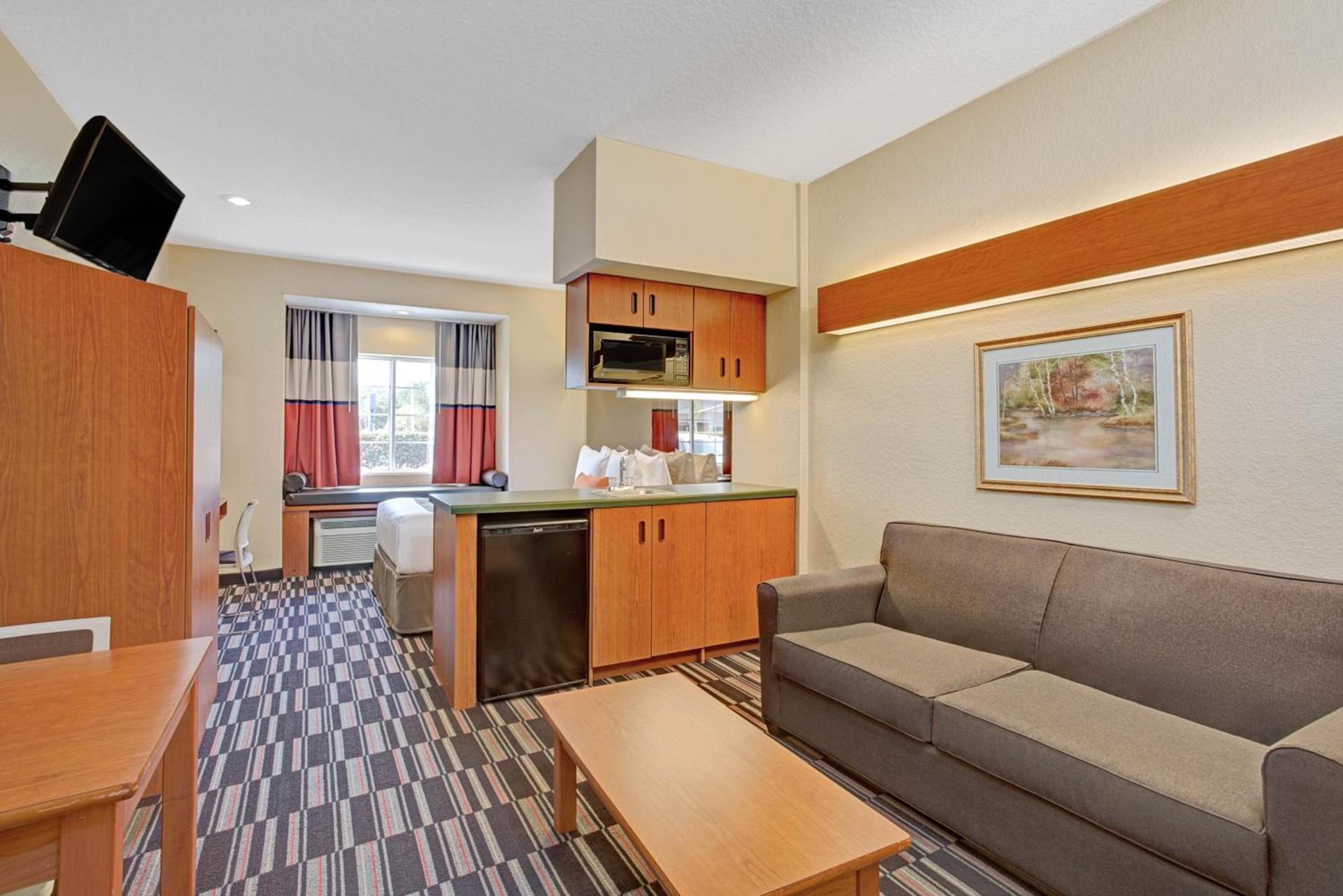 Microtel Inn & Suites by Wyndham Bushnell photo 13