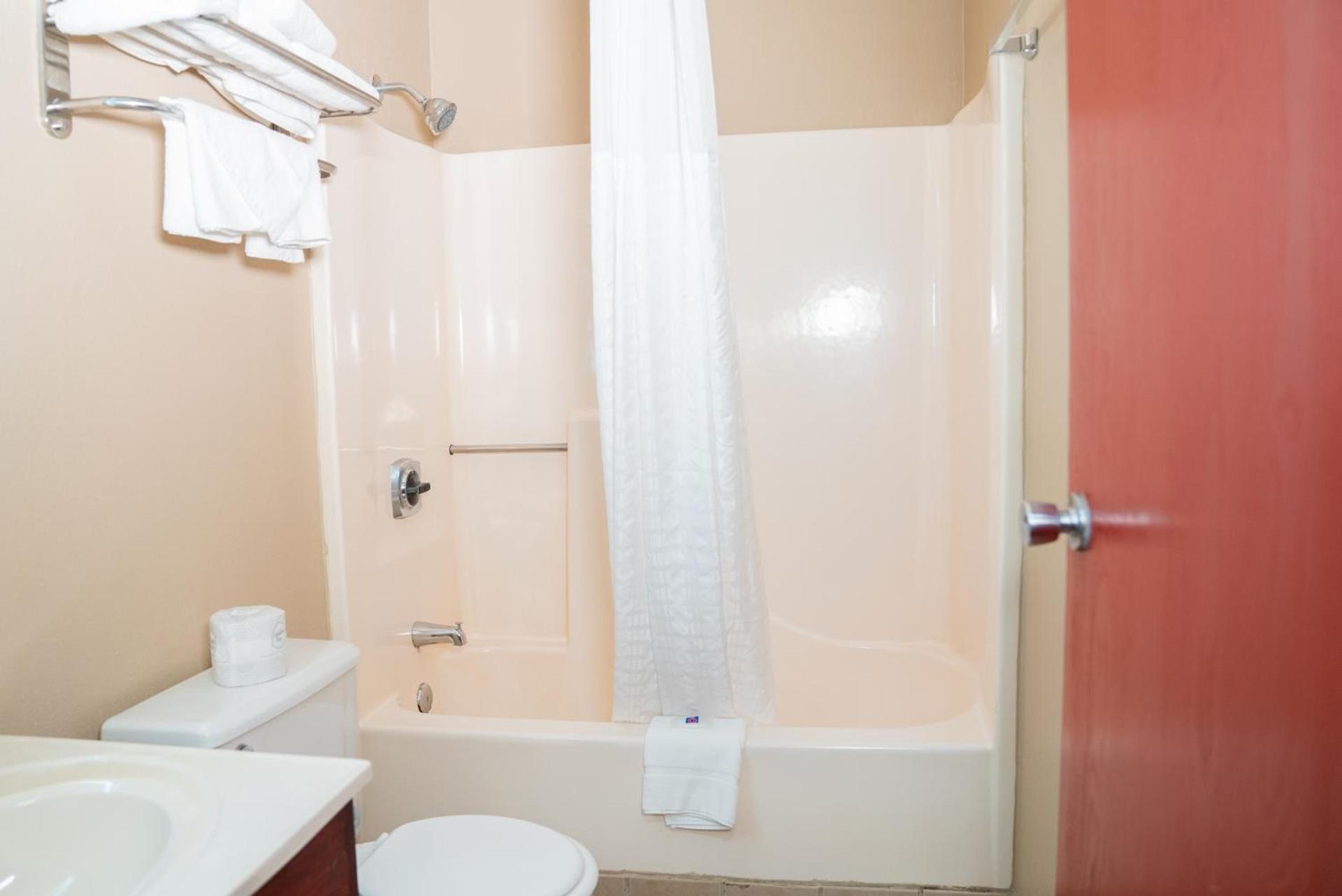Motel 6 Litchfield, IL photo 11