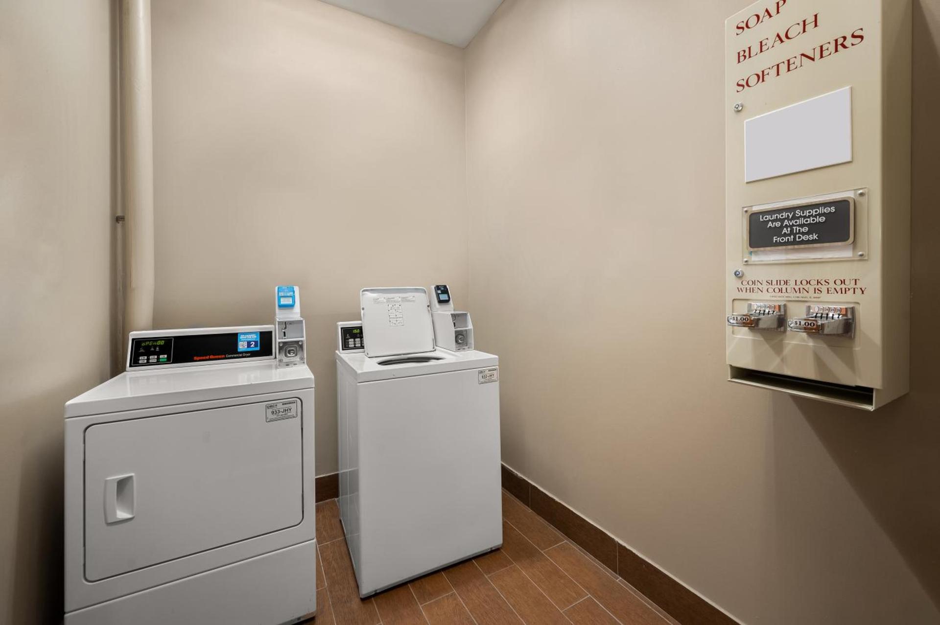 Comfort Inn & Suites Fenton photo 15