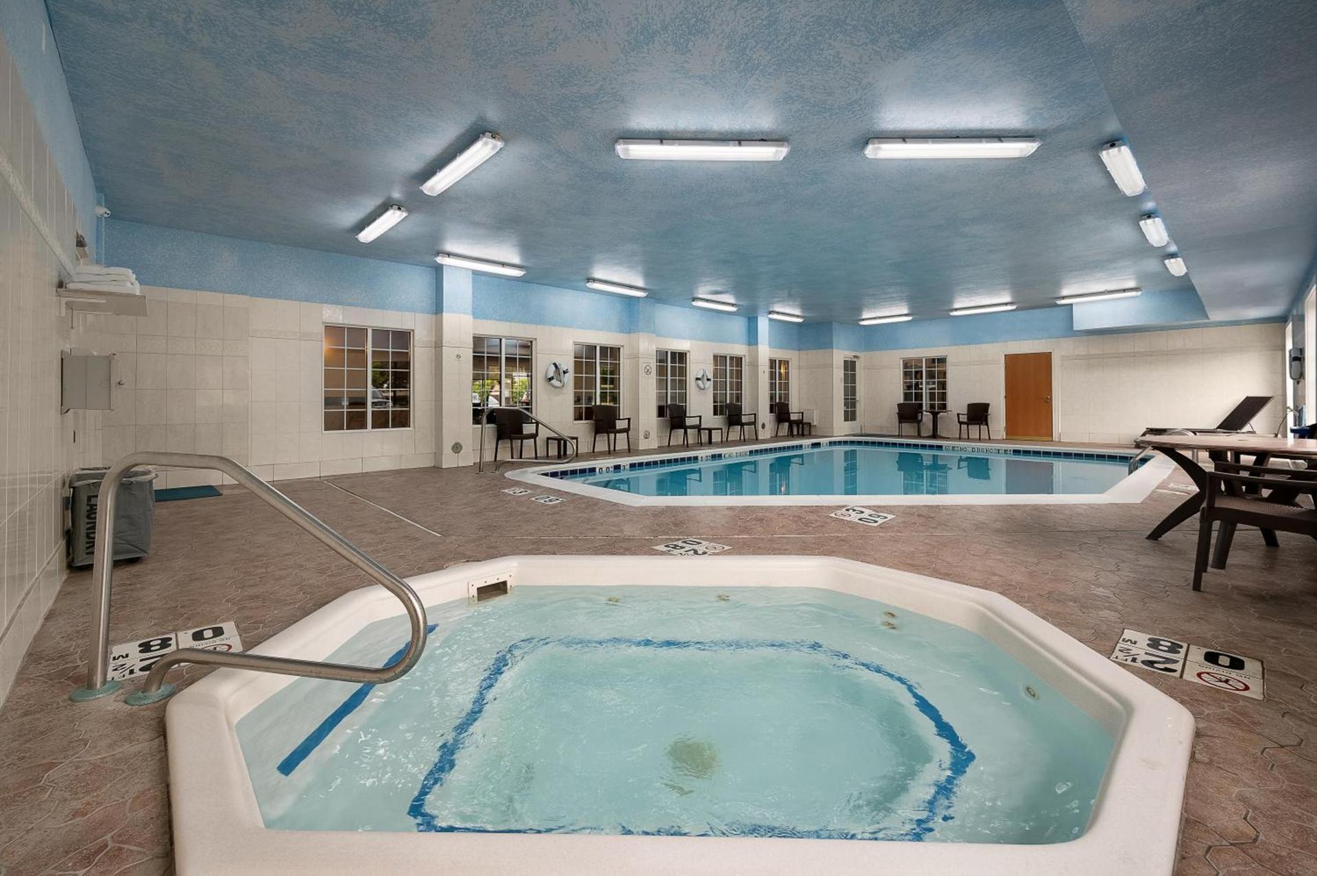 Comfort Inn & Suites Fenton photo 5