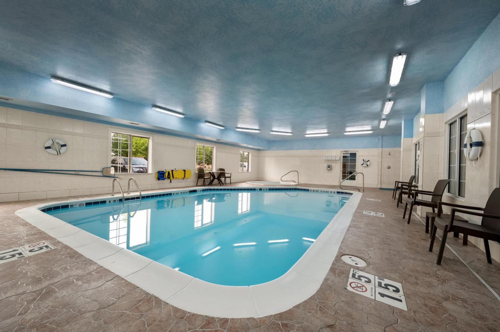 Comfort Inn & Suites Fenton photo 4