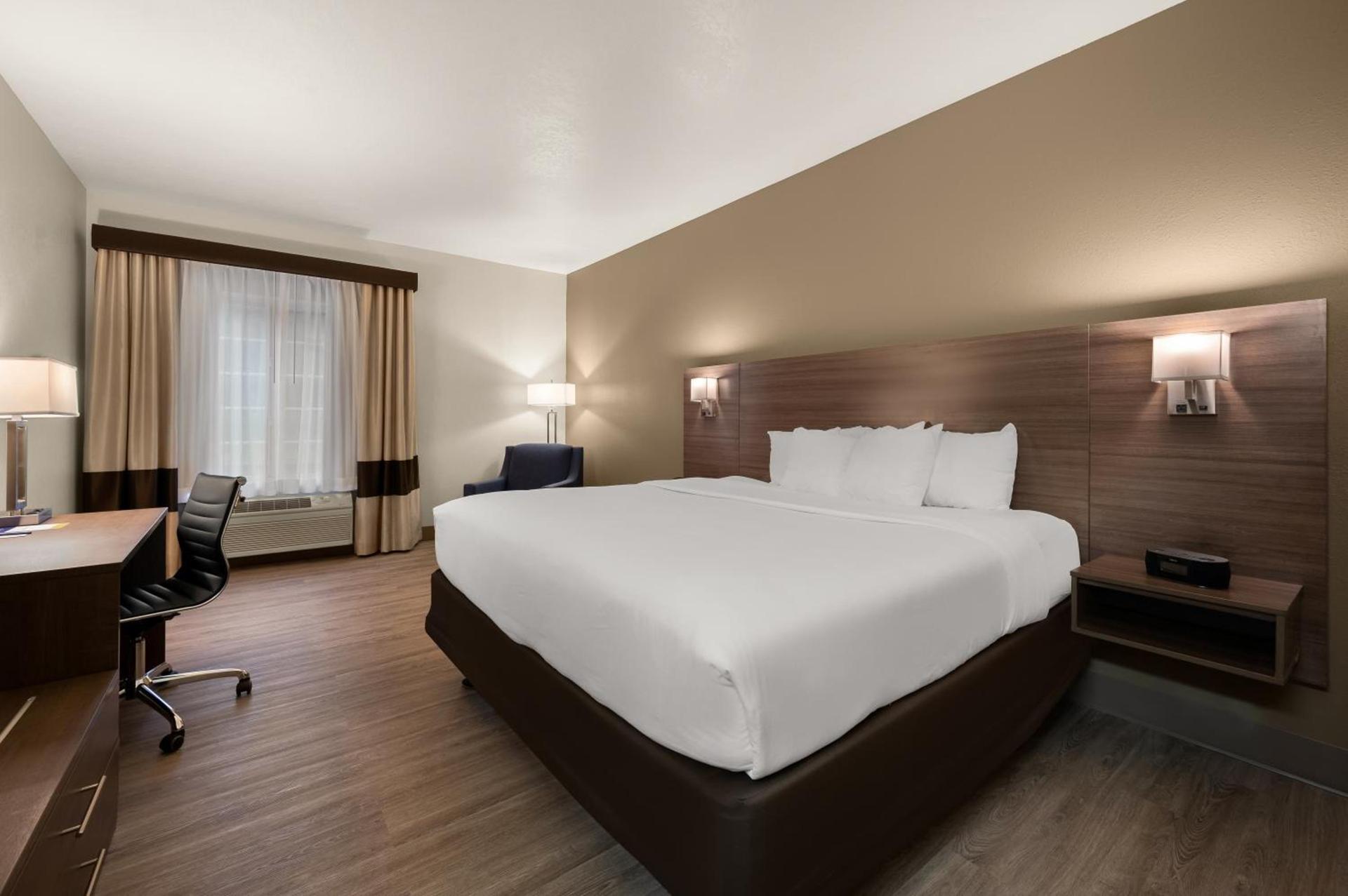Comfort Inn & Suites Fenton photo 17