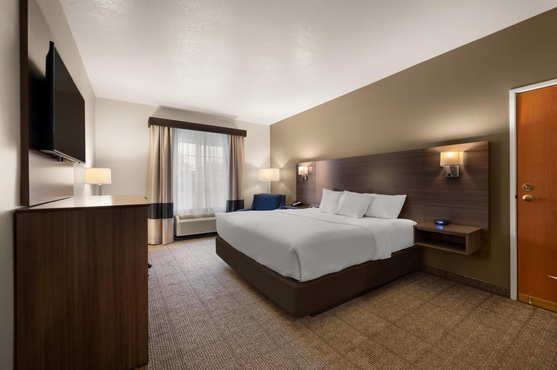 Comfort Inn & Suites Fenton photo 34