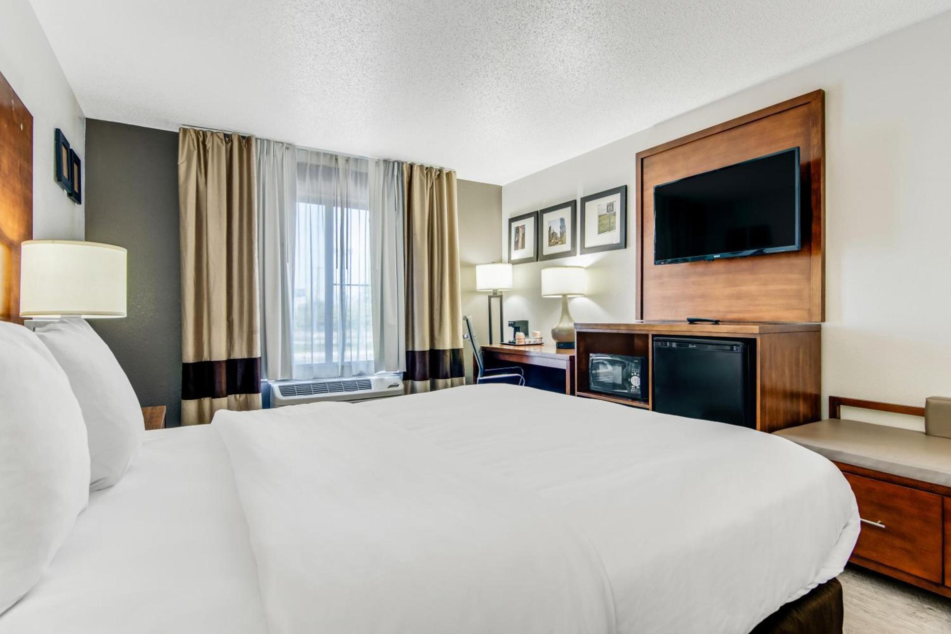 Comfort Suites near I-80 and I-94 photo 40