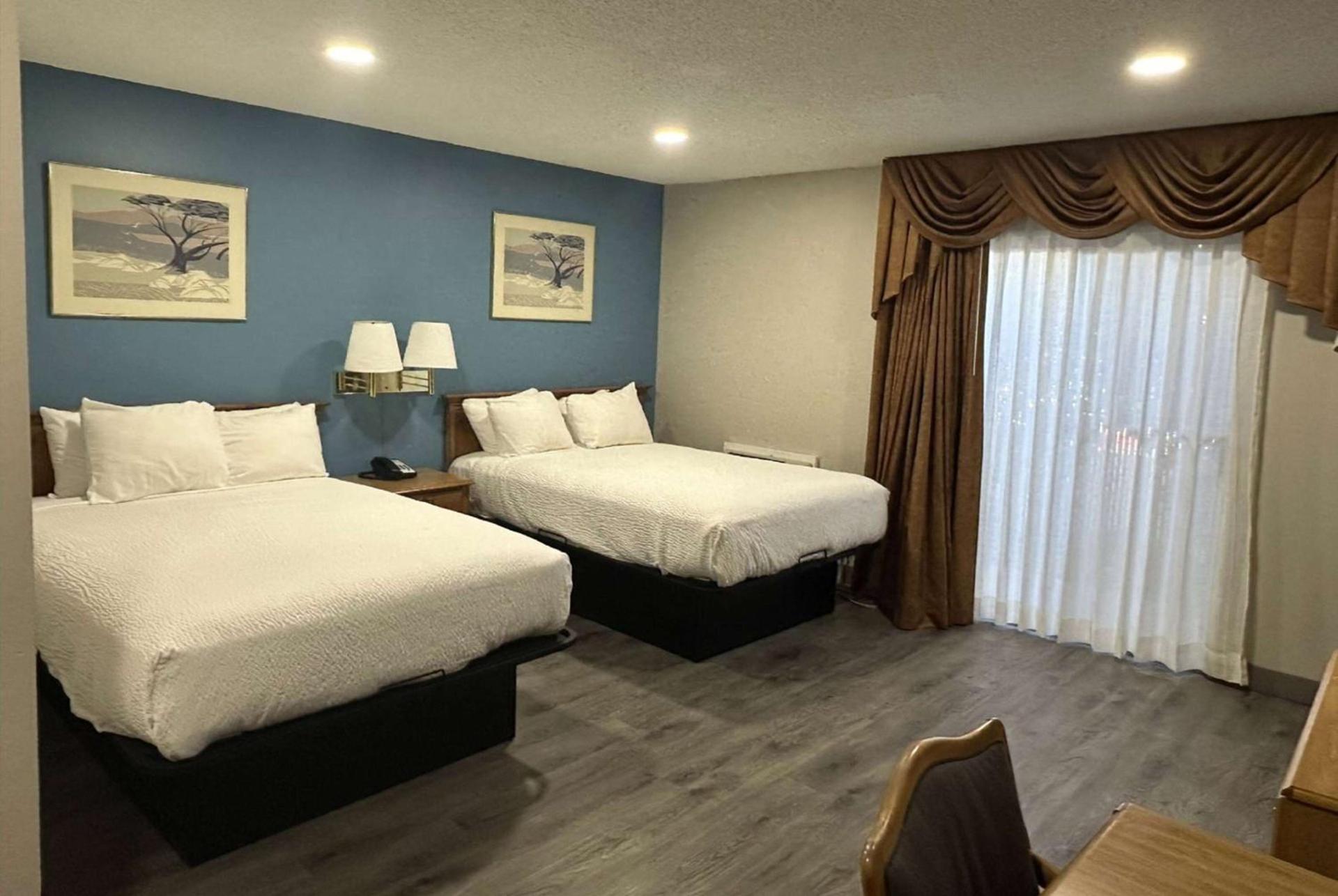 Days Inn by Wyndham Medford photo 5