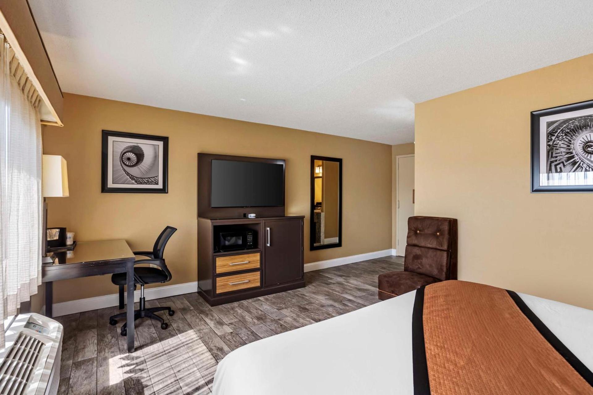 Aiden by Best Western Newark Airport photo 7