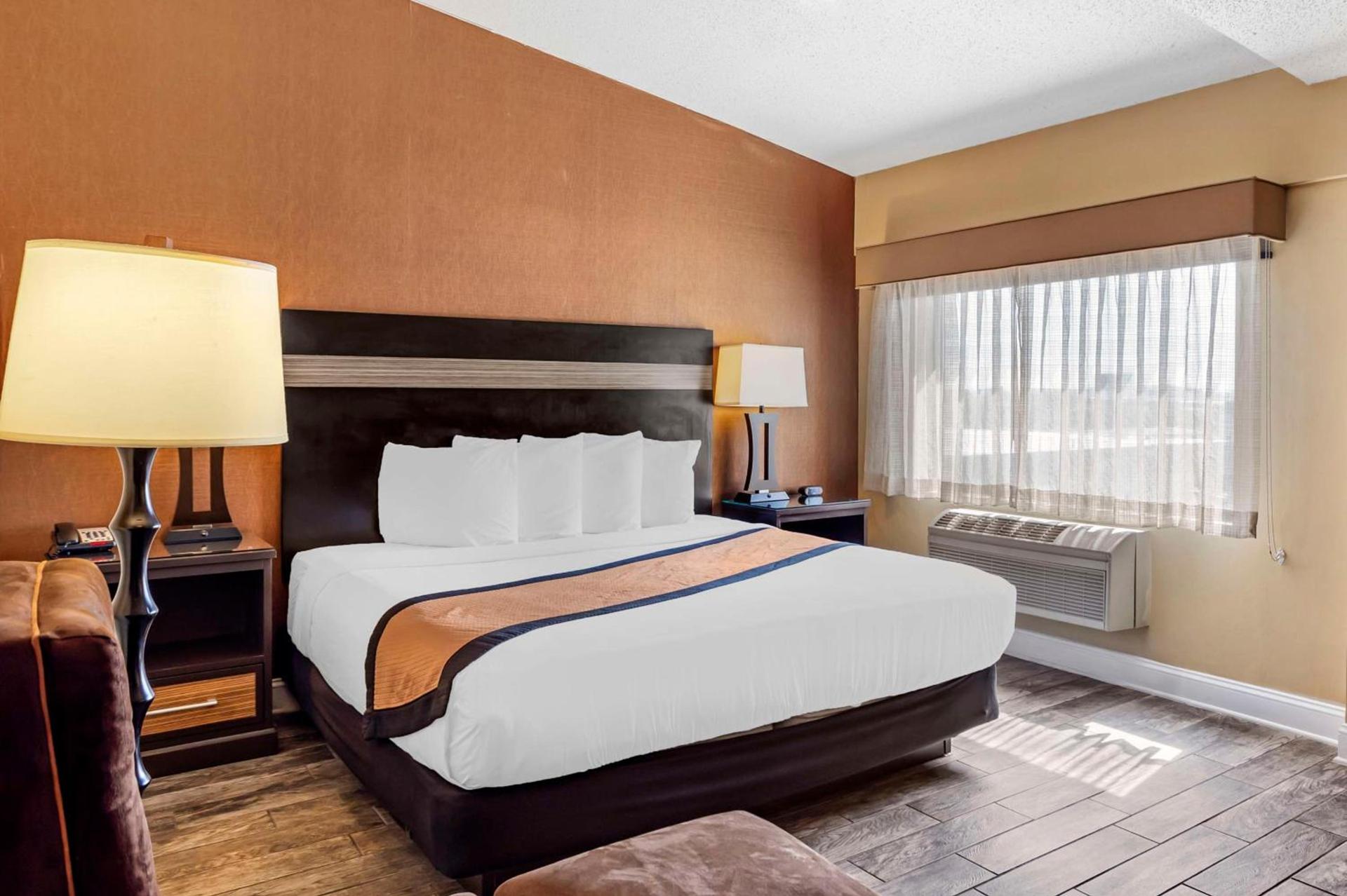 Aiden by Best Western Newark Airport photo 22