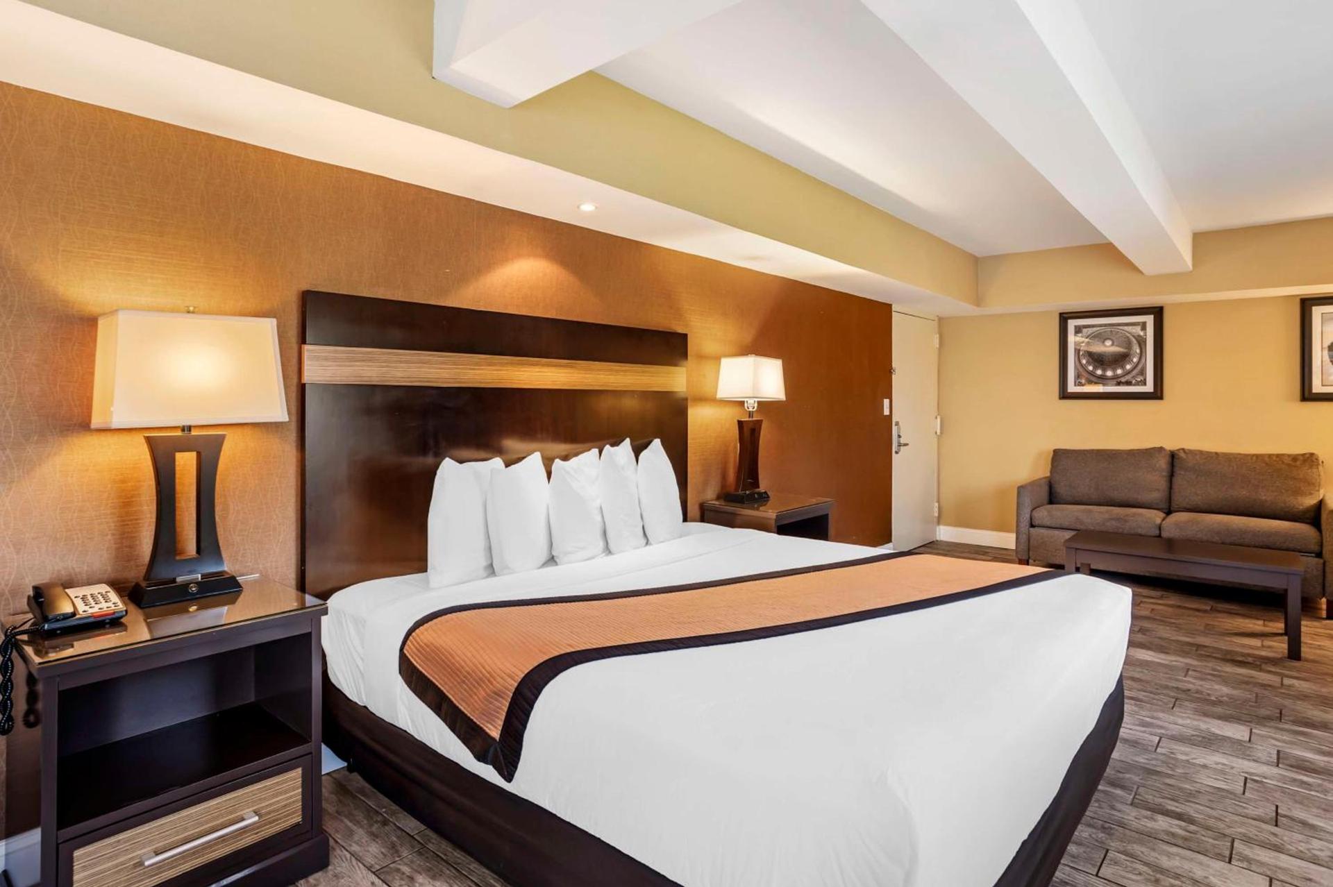Aiden by Best Western Newark Airport photo 34