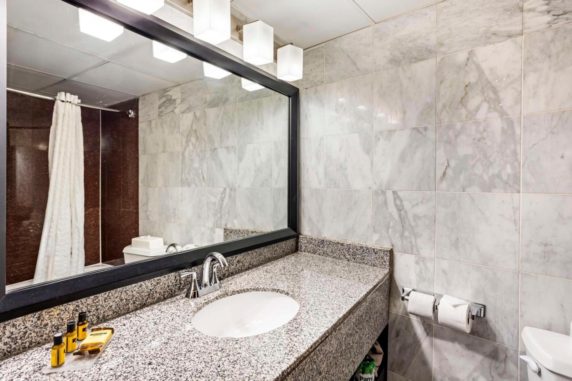 Aiden by Best Western Newark Airport photo 40