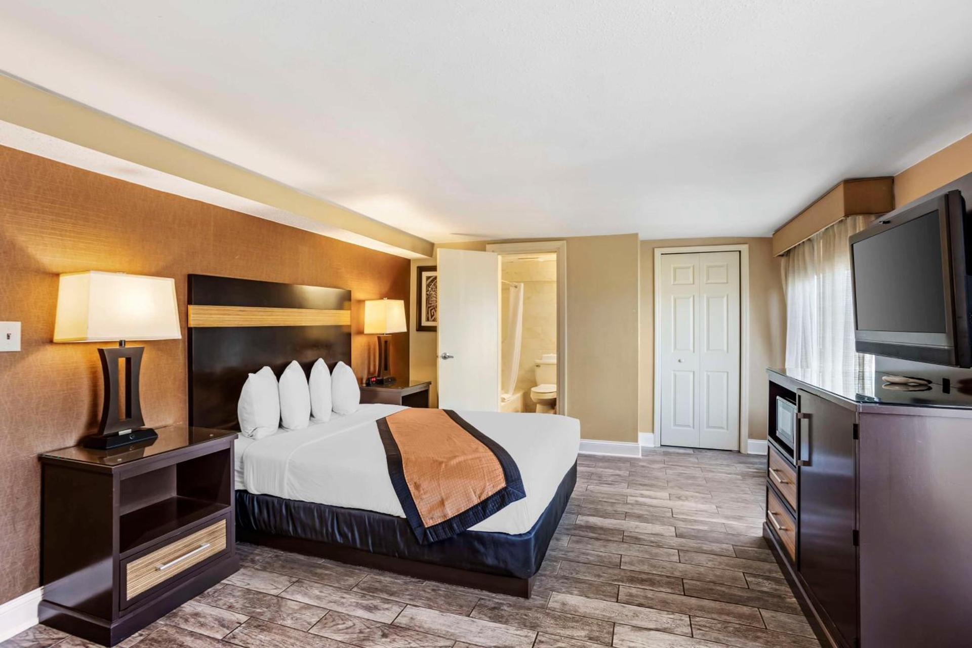 Aiden by Best Western Newark Airport photo 41