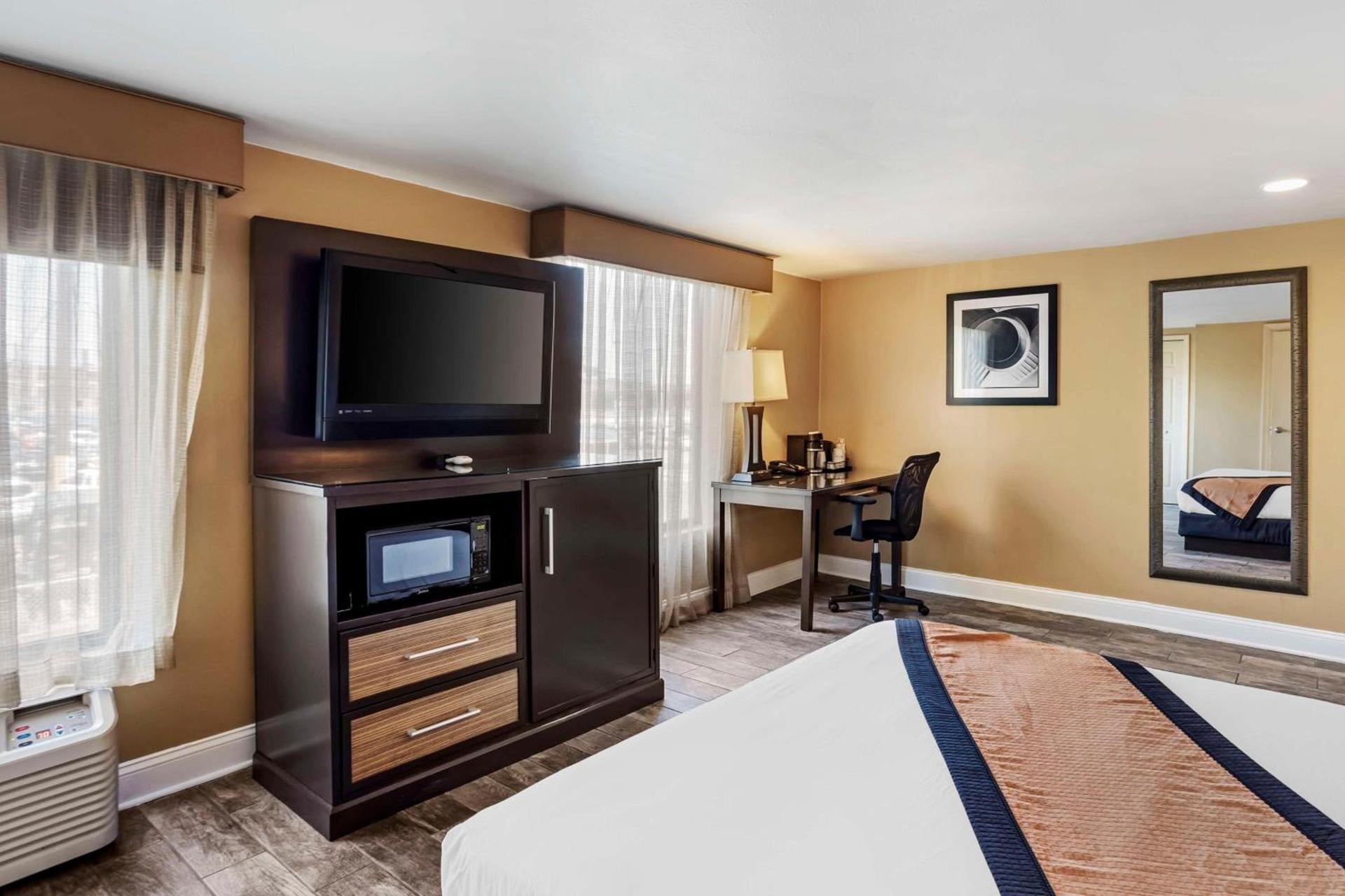 Aiden by Best Western Newark Airport photo 43