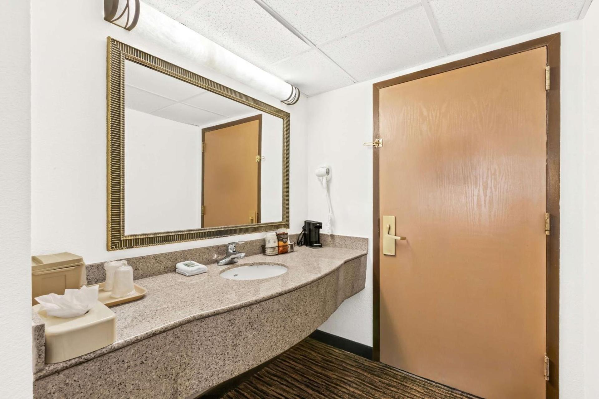 Best Western Hazlet Inn photo 12