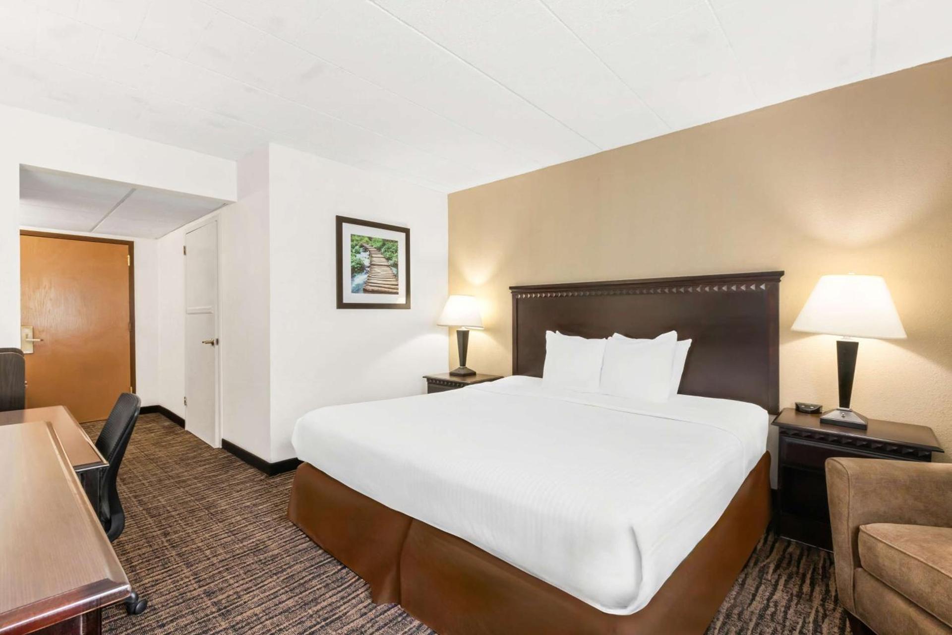 Best Western Hazlet Inn photo 18