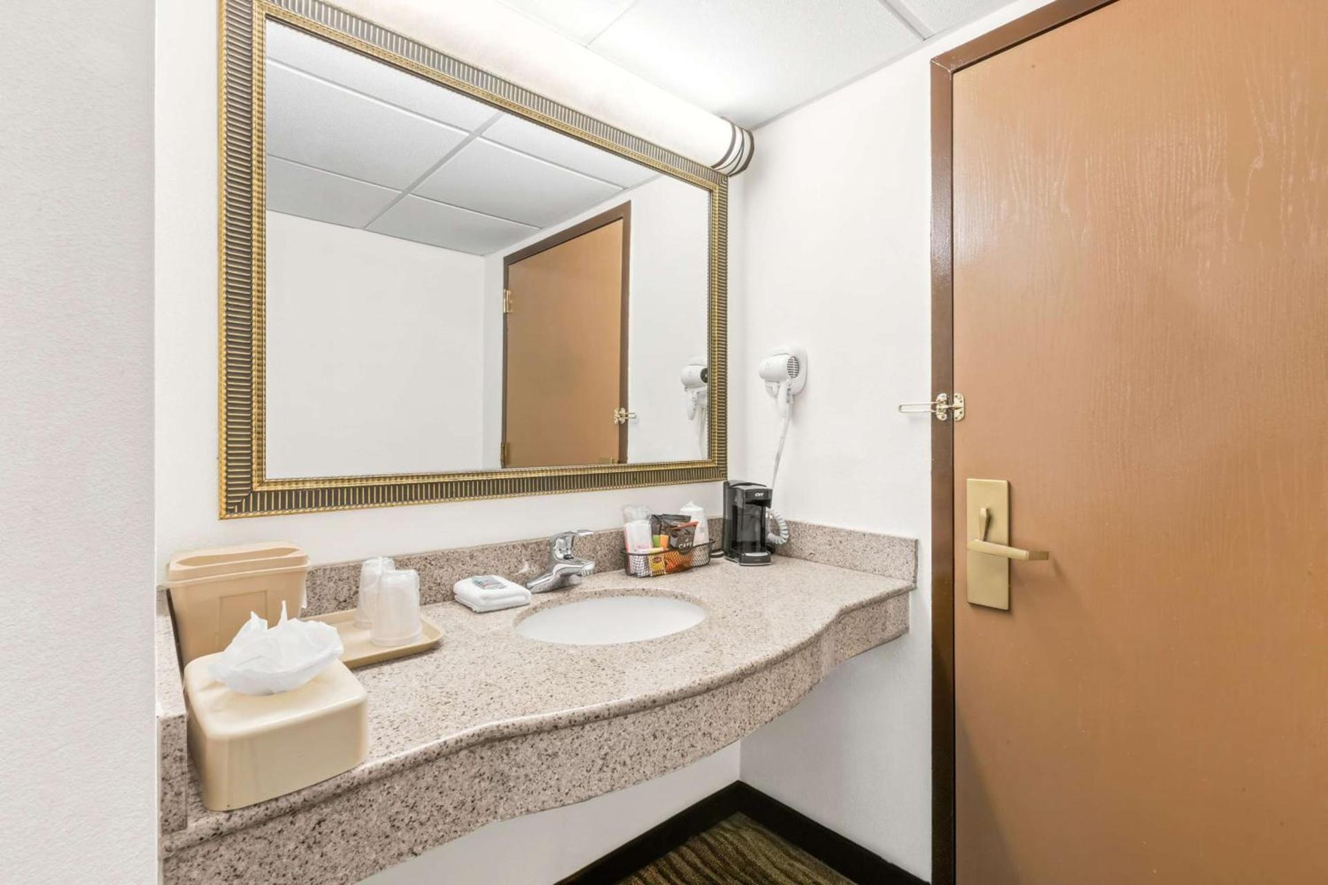 Best Western Hazlet Inn photo 19