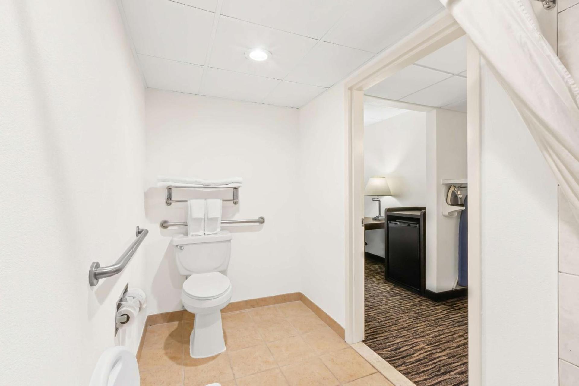 Best Western Hazlet Inn photo 21