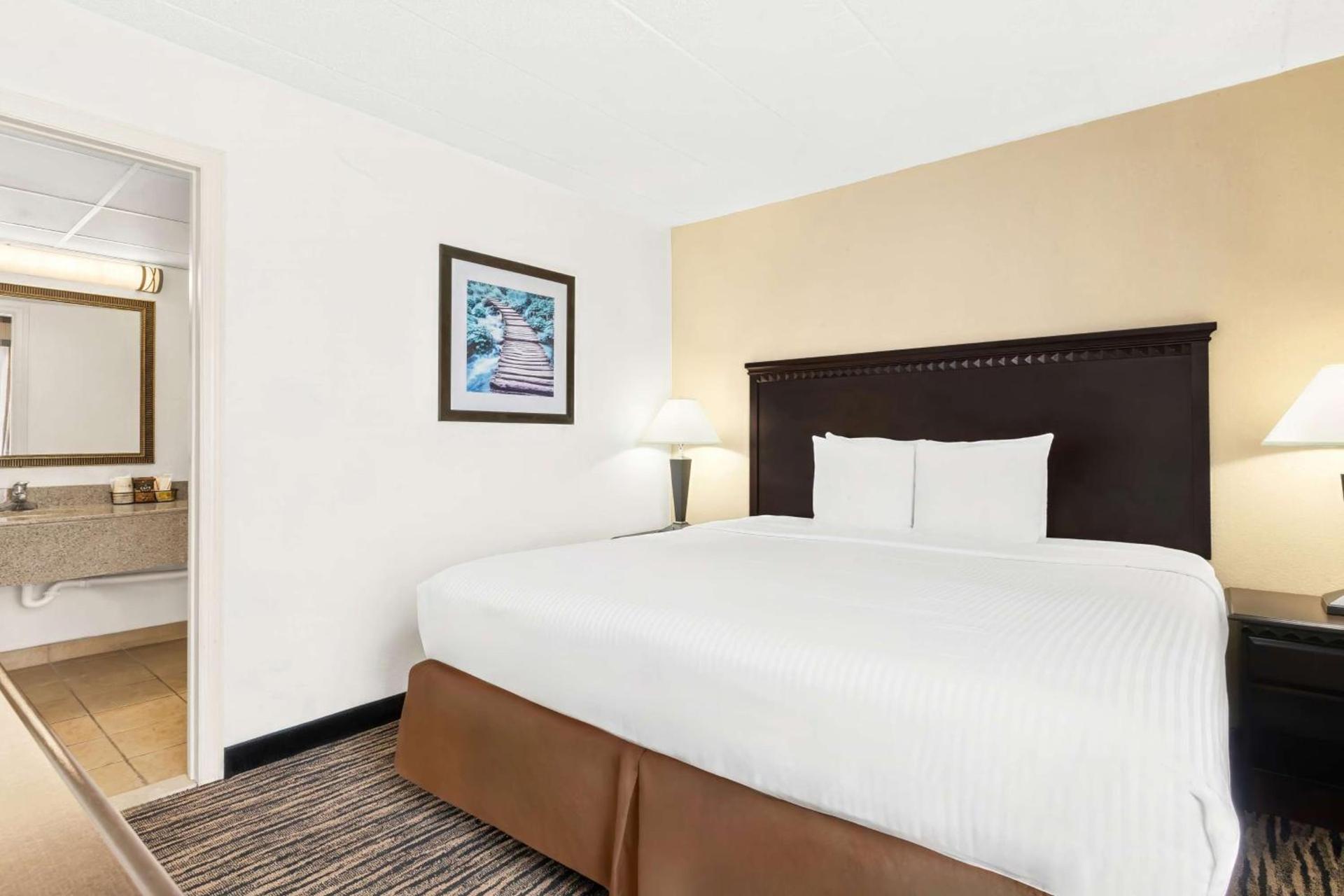 Best Western Hazlet Inn photo 26