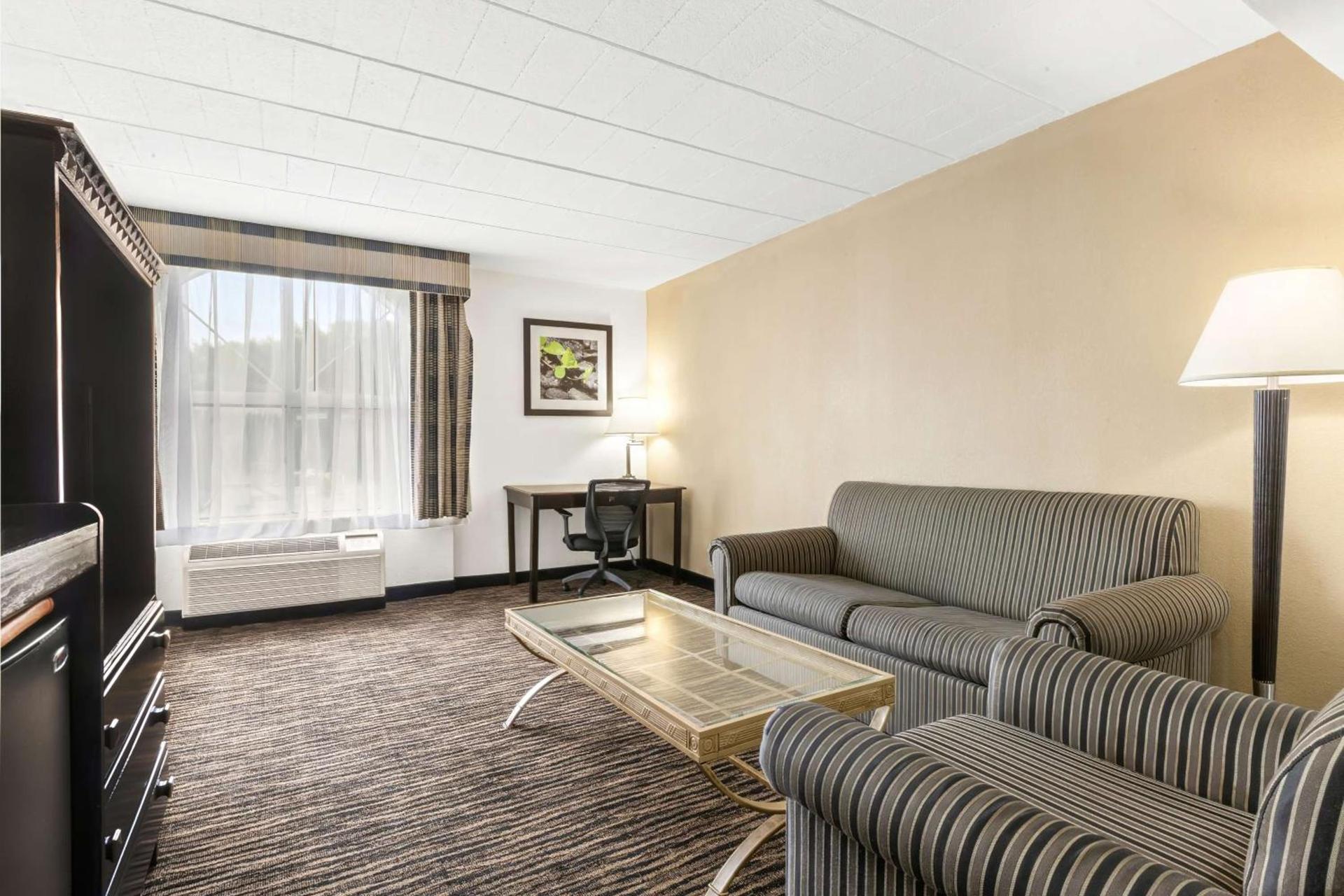 Best Western Hazlet Inn photo 25