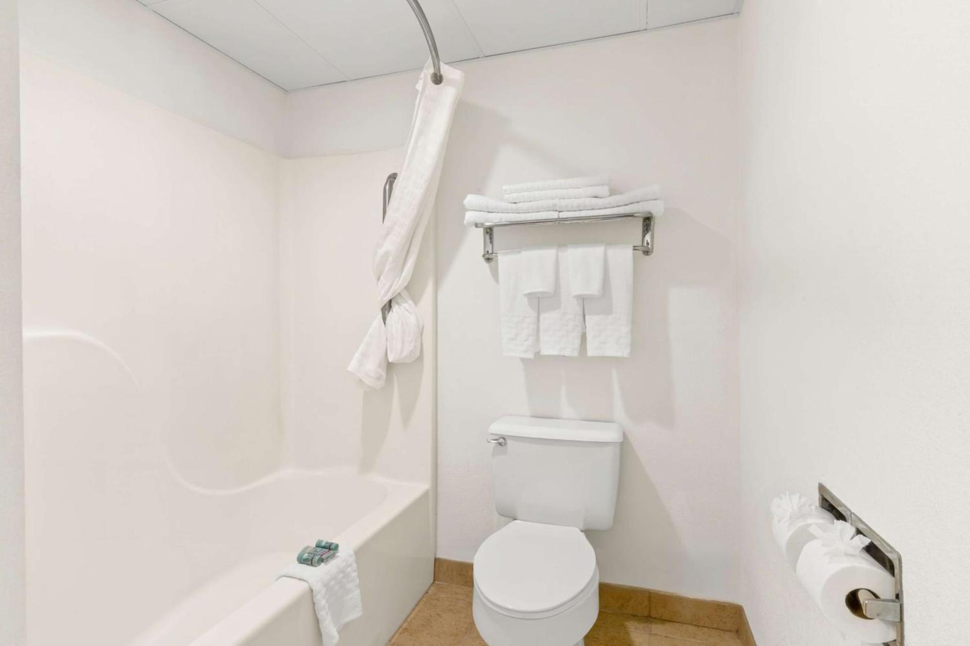 Best Western Hazlet Inn photo 29