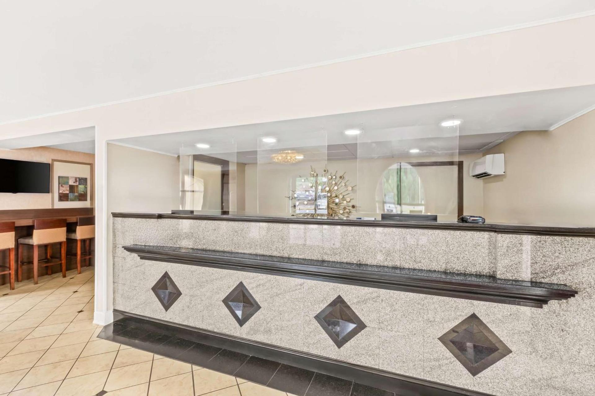 Best Western Hazlet Inn photo 30