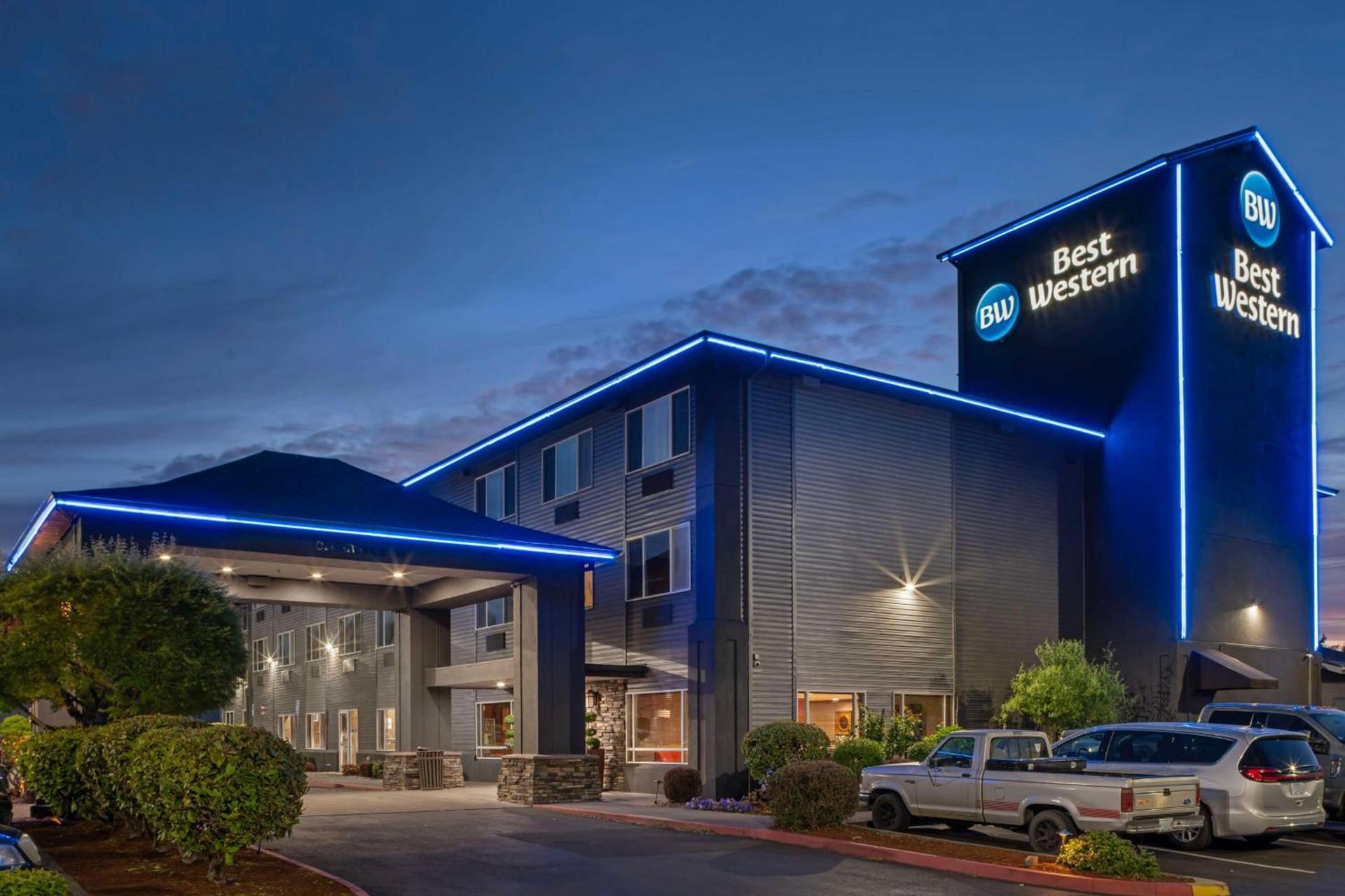 Best Western Cascade Inn & Suites — hotel in Troutdale