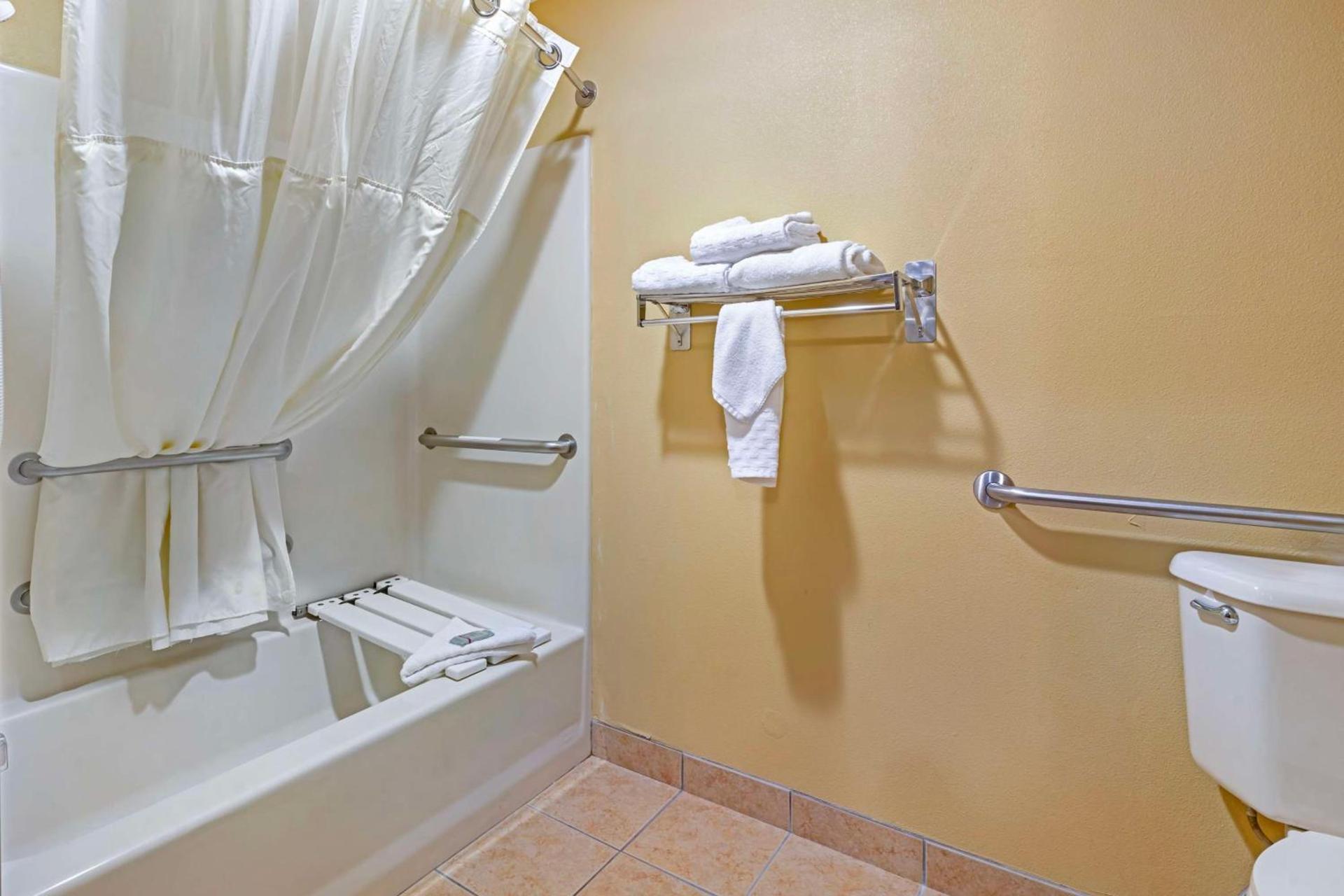 Best Western Cascade Inn & Suites photo 12