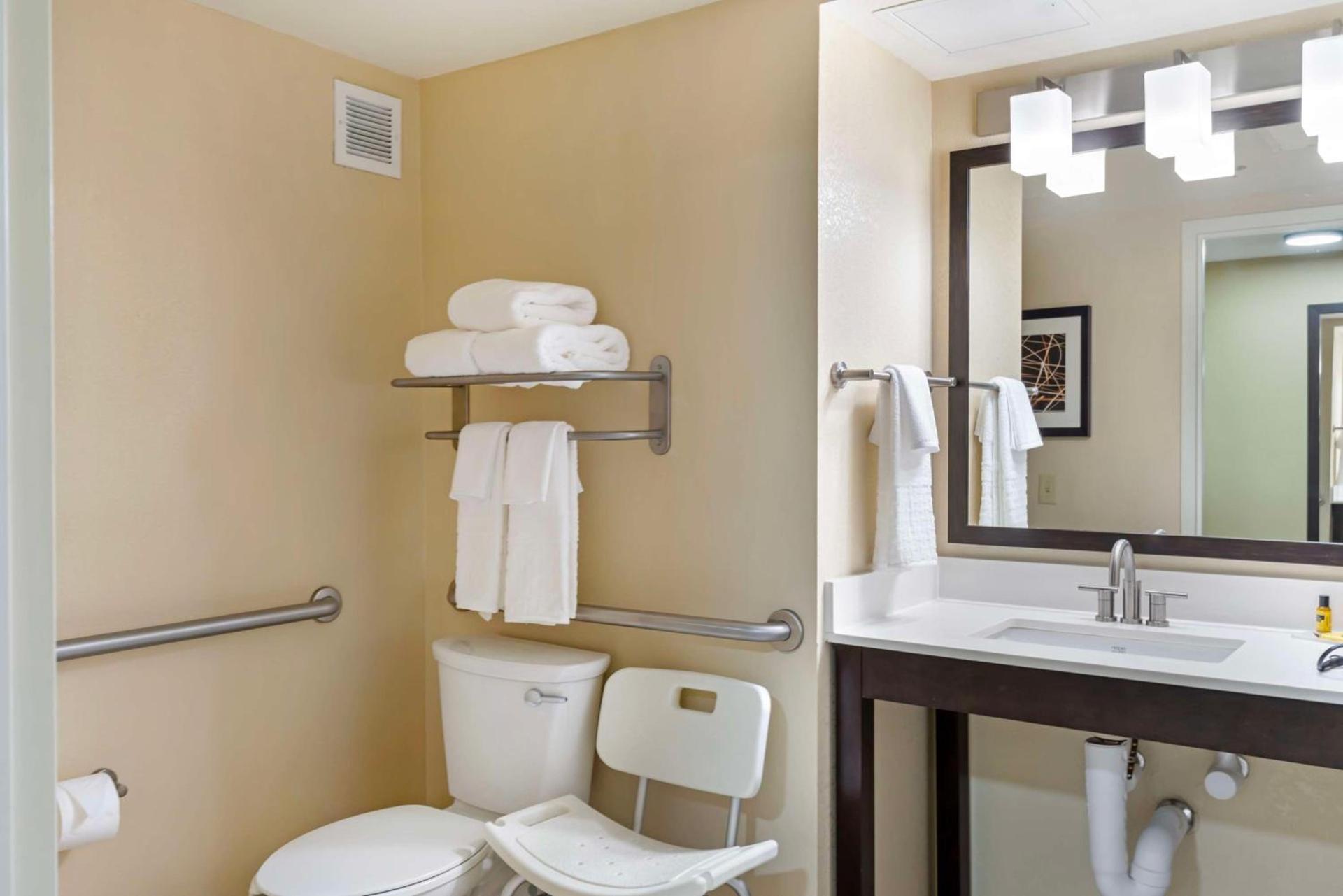 Best Western Plus Thornburg Inn & Suites photo 24