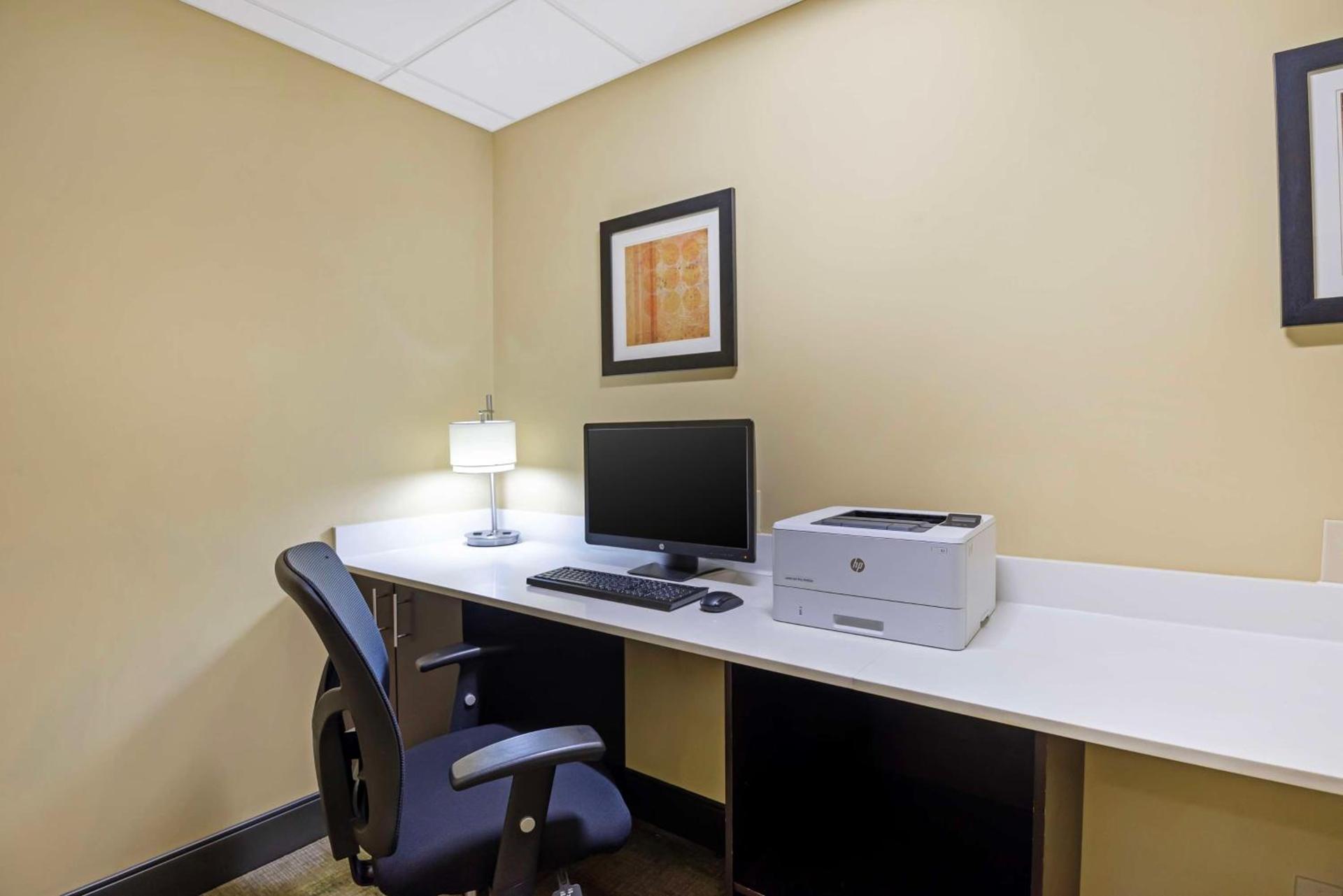 Best Western Plus Thornburg Inn & Suites photo 27