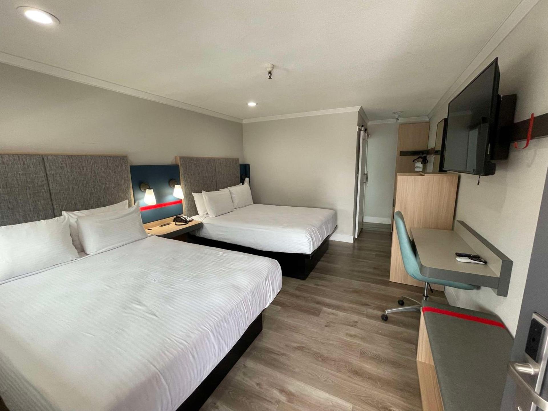 The Midtowner Hotel, SureStay Collection by Best Western photo 4