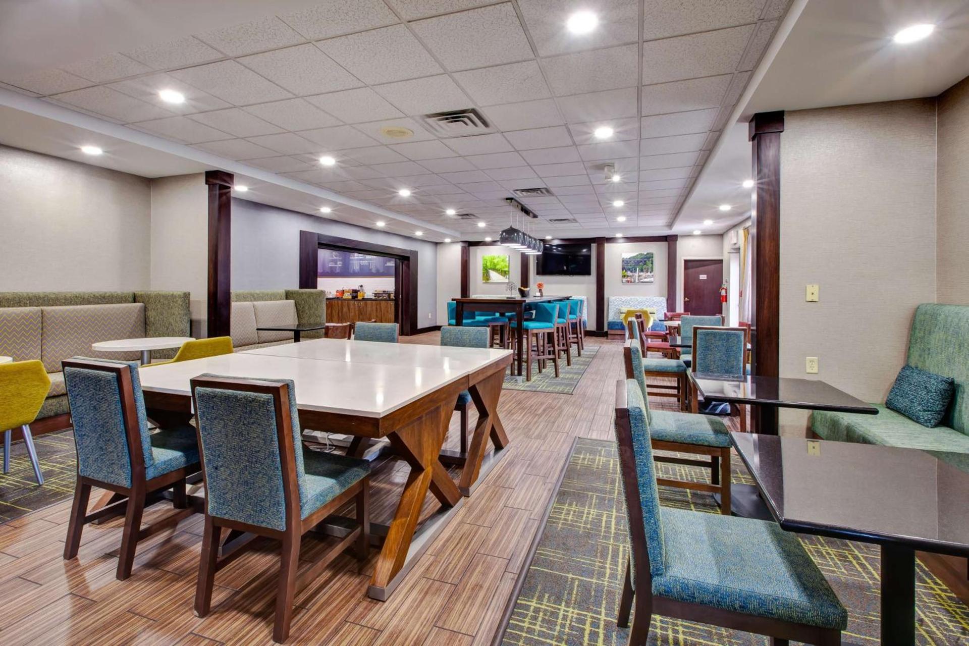 Hampton Inn & Suites Cleveland-Airport/Middleburg Heights photo 18