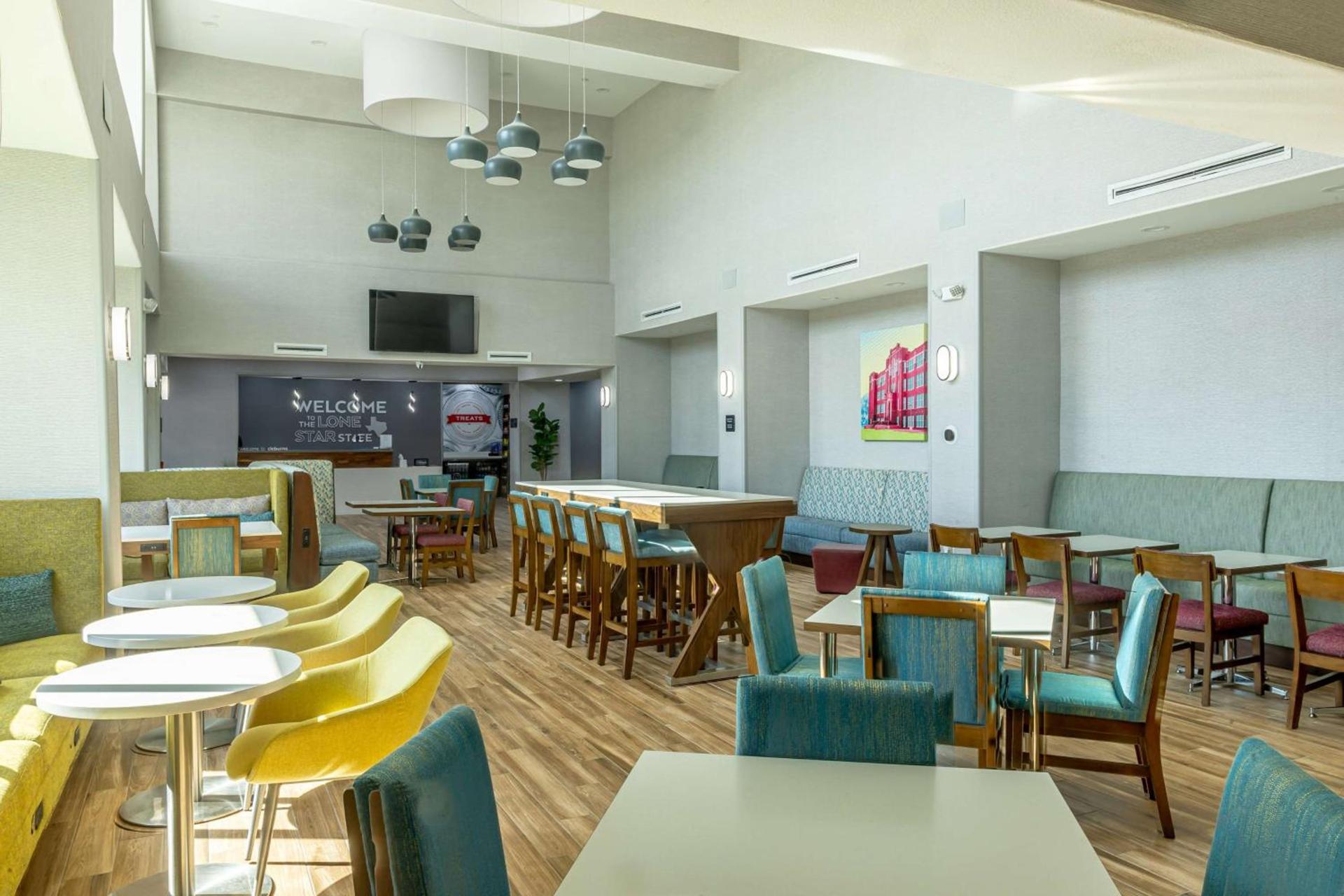 Hampton Inn & Suites Cleburne photo 5