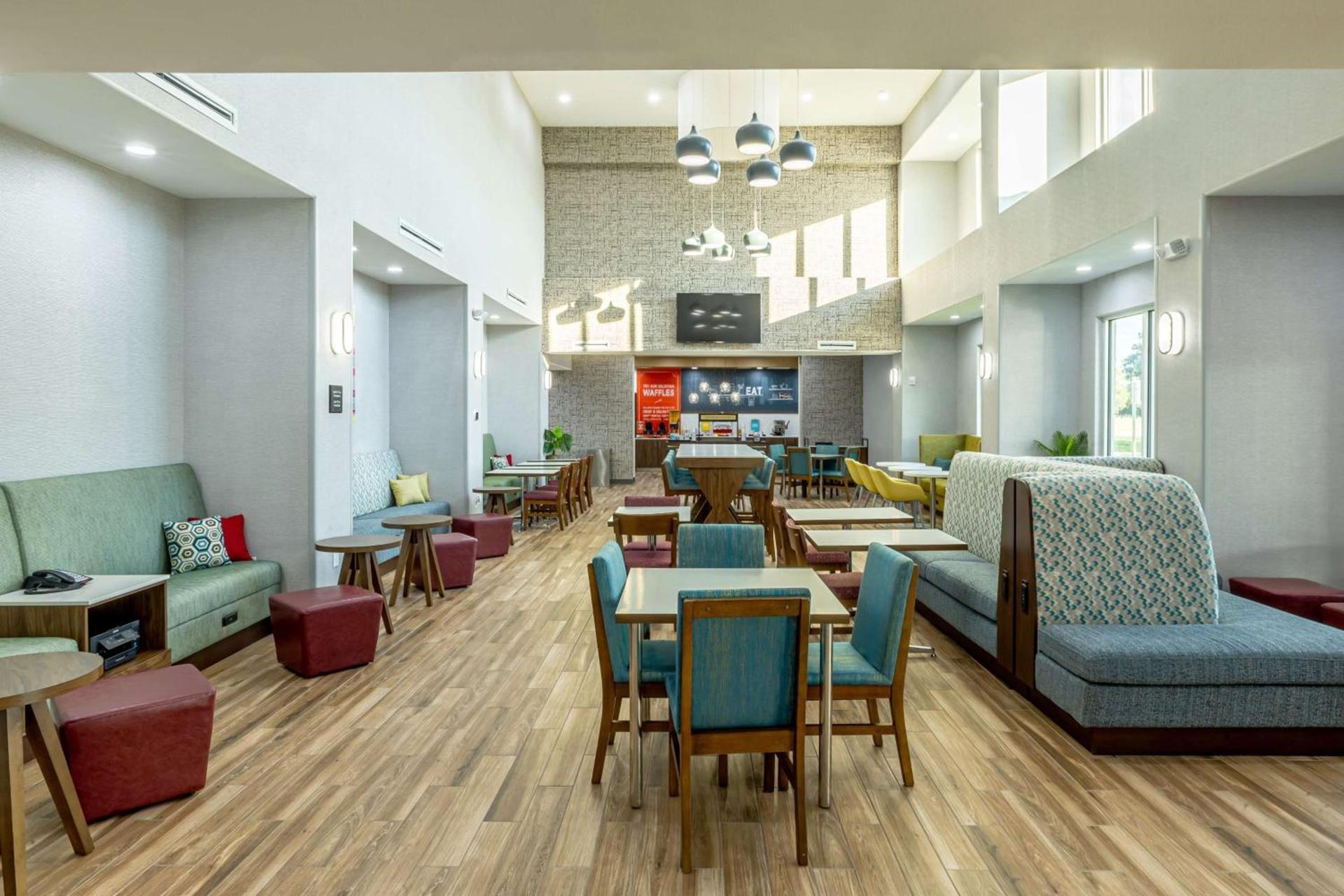 Hampton Inn & Suites Cleburne photo 7