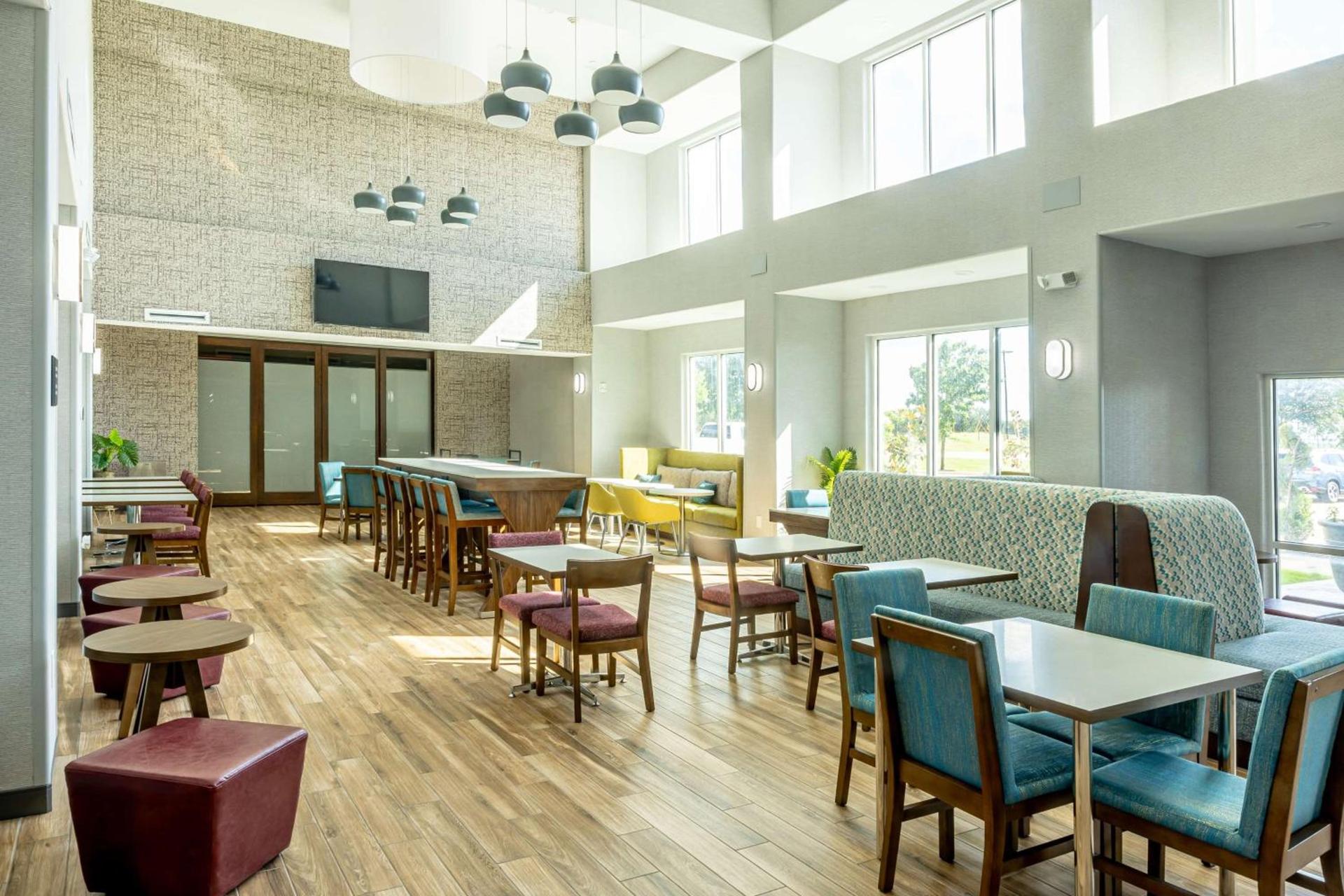 Hampton Inn & Suites Cleburne photo 8