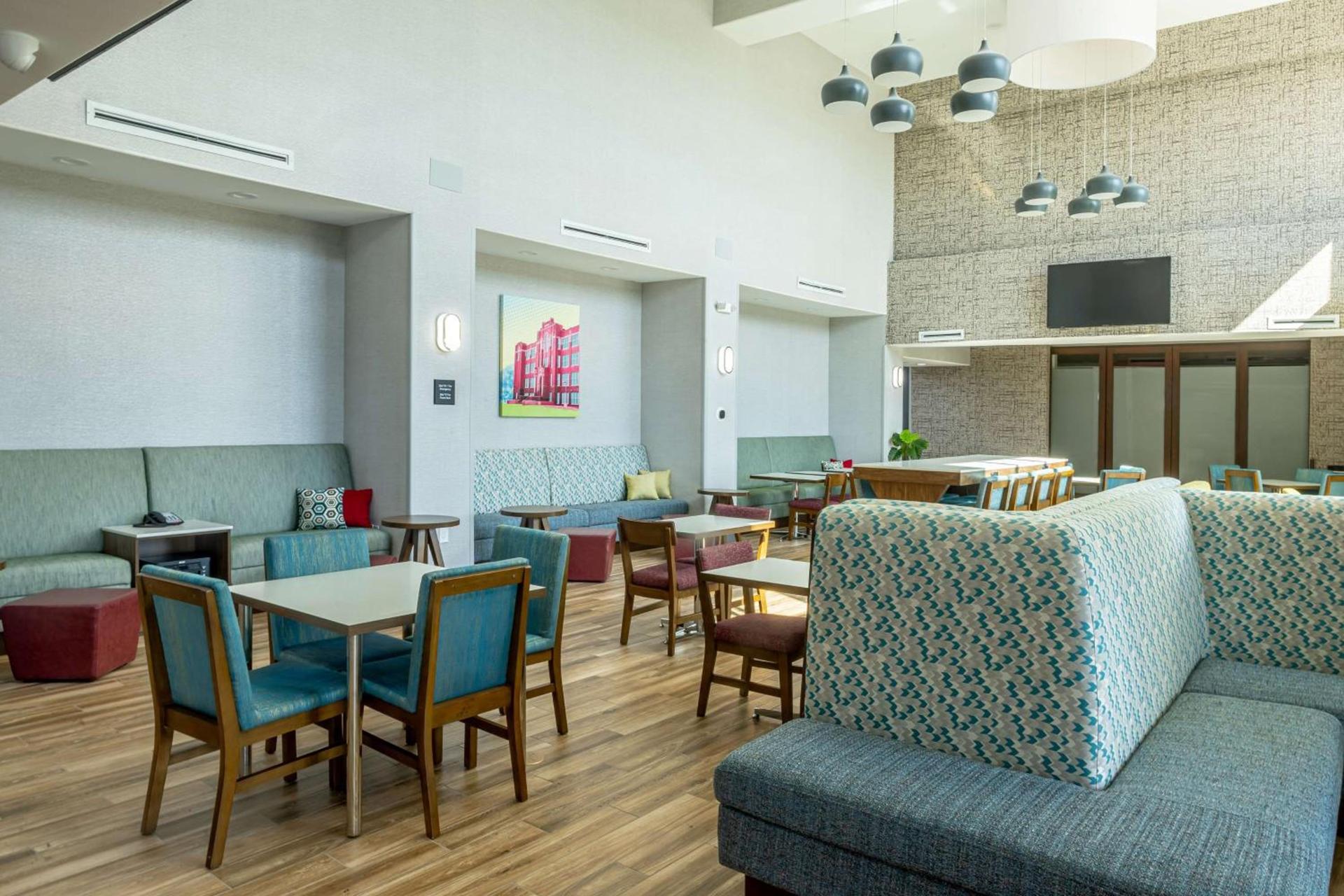 Hampton Inn & Suites Cleburne photo 9