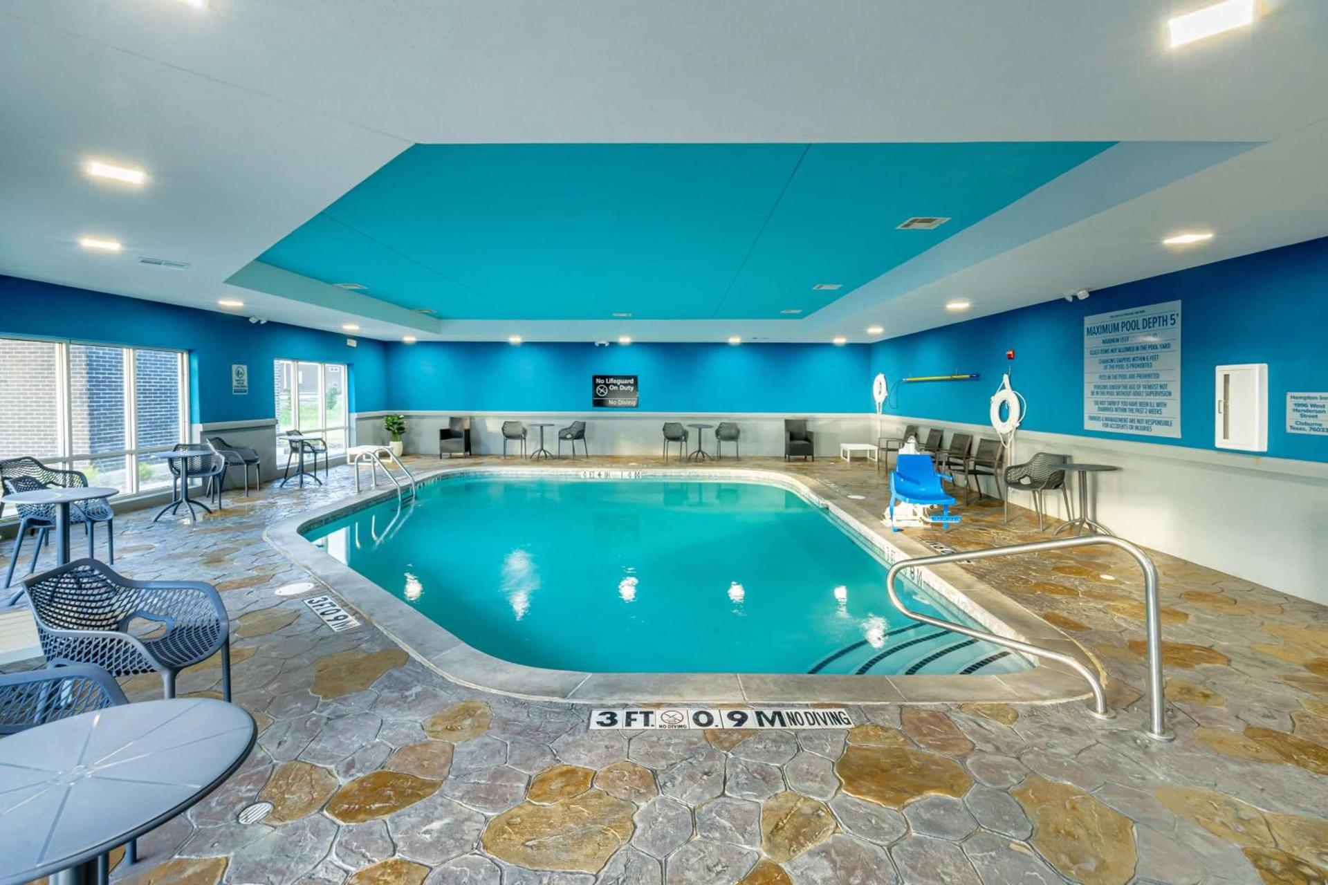 Hampton Inn & Suites Cleburne photo 10