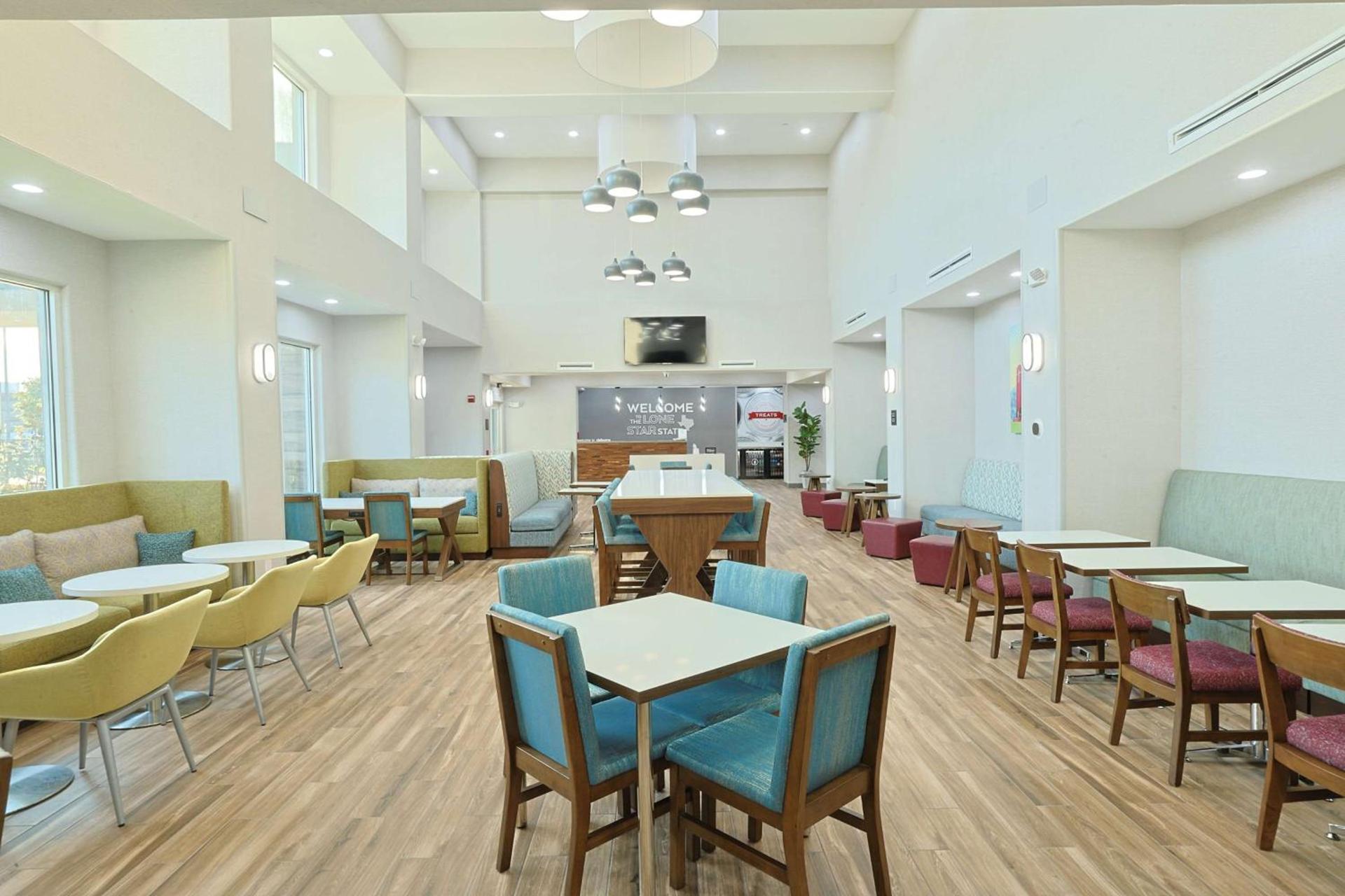 Hampton Inn & Suites Cleburne photo 14